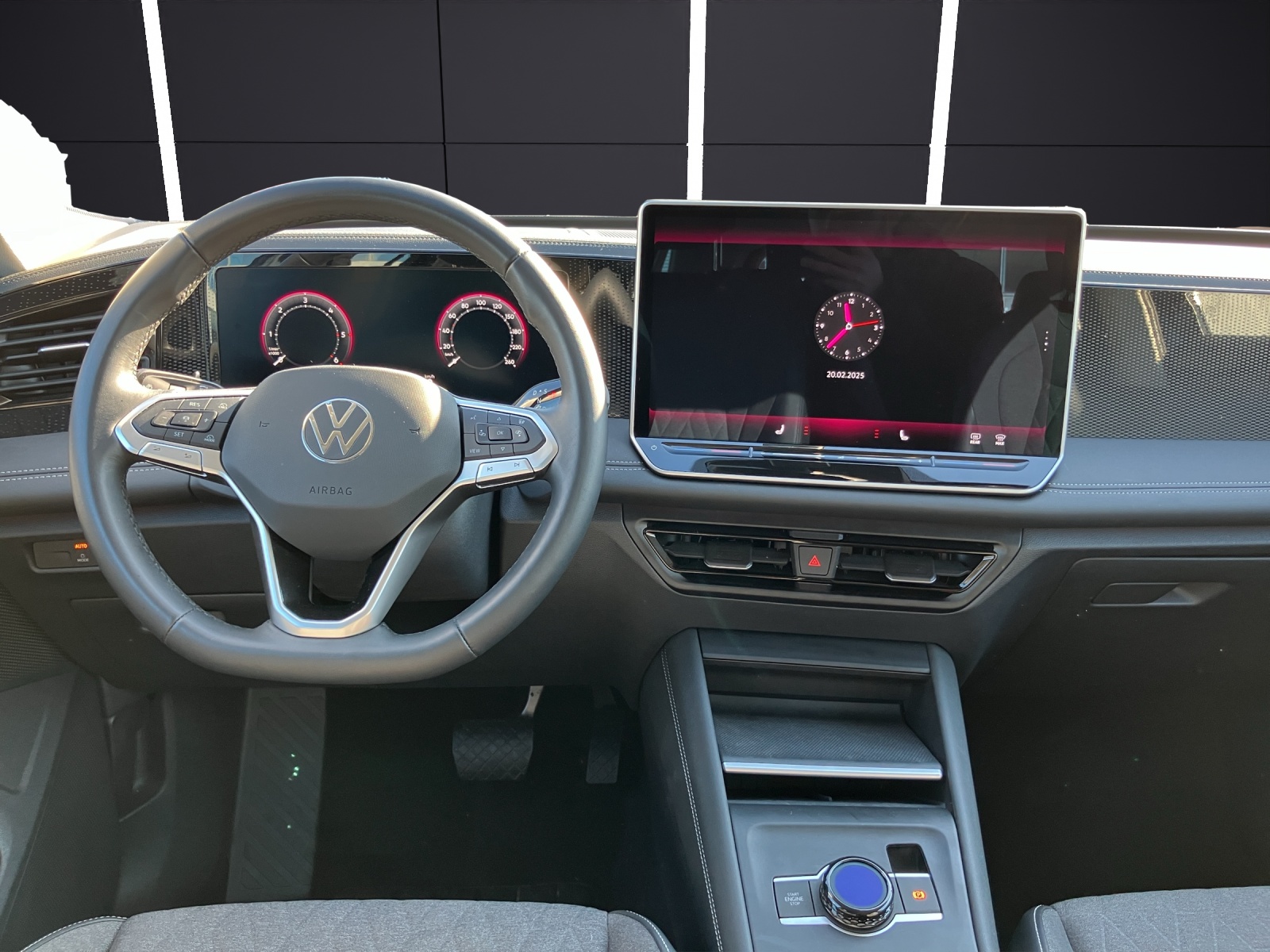 Fahrzeugabbildung Volkswagen Tiguan TDI DSG AHK RFK AppCon HuD ACC Lane-Assist SHZ NAVI LM