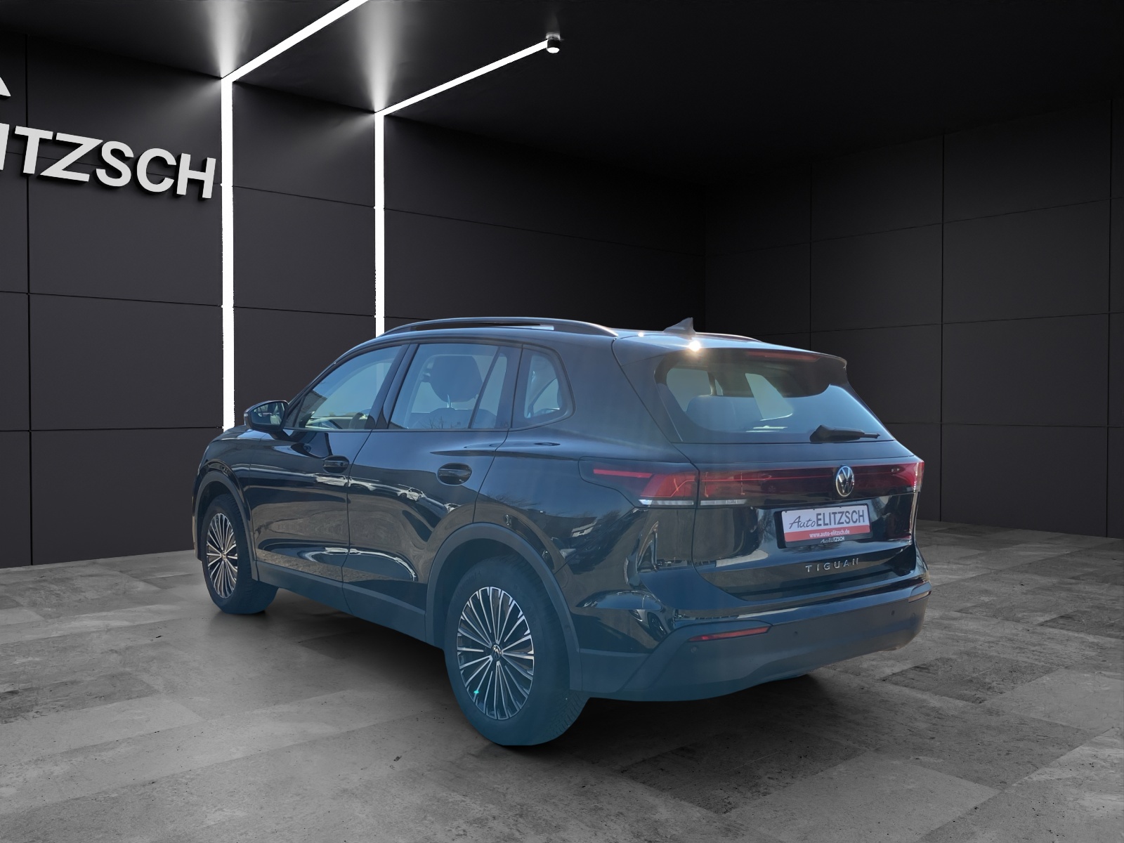 Fahrzeugabbildung Volkswagen Tiguan TDI DSG AHK RFK AppCon HuD ACC Lane-Assist SHZ NAVI LM