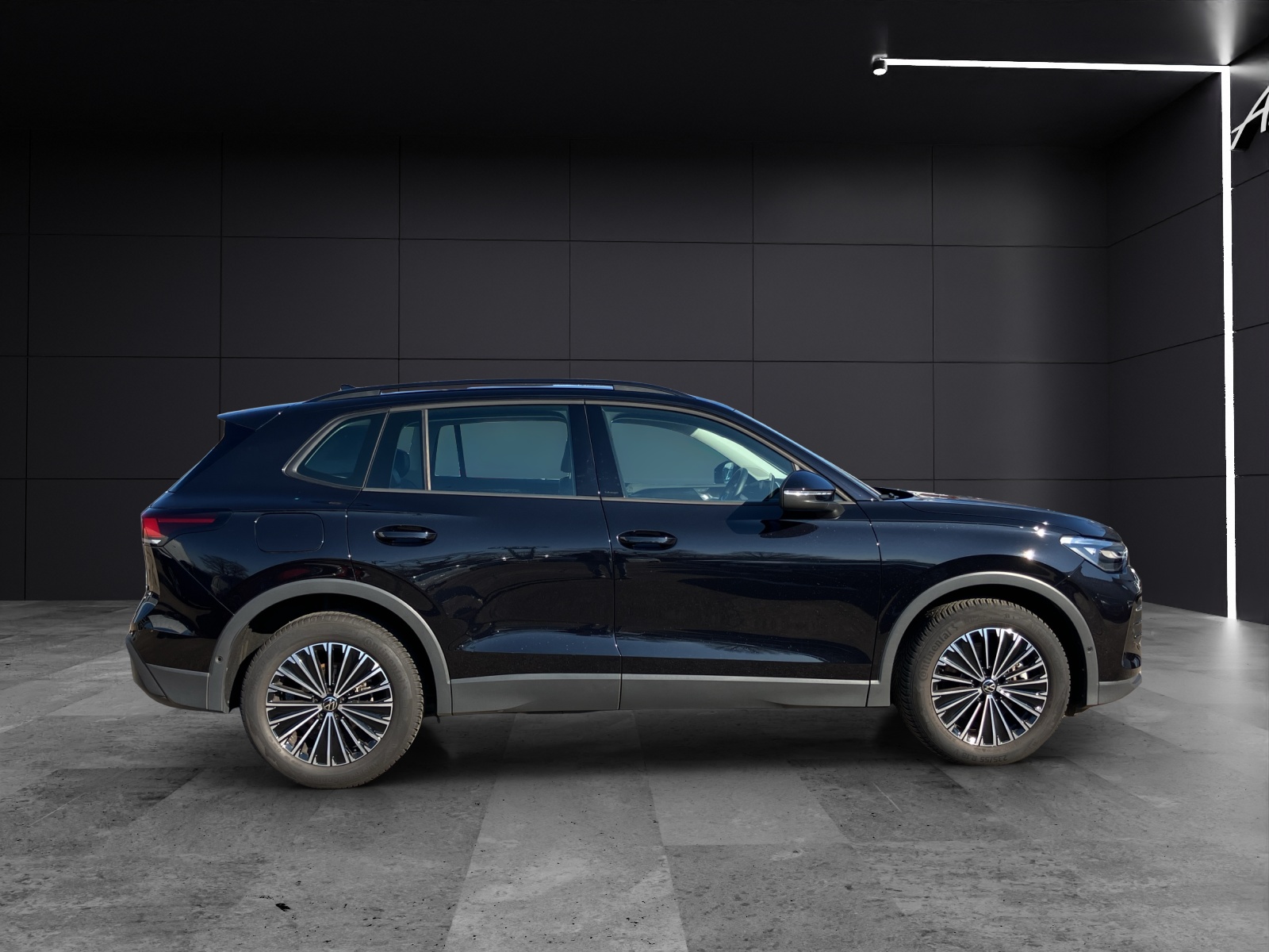 Fahrzeugabbildung Volkswagen Tiguan TDI DSG AHK RFK AppCon HuD ACC Lane-Assist SHZ NAVI LM