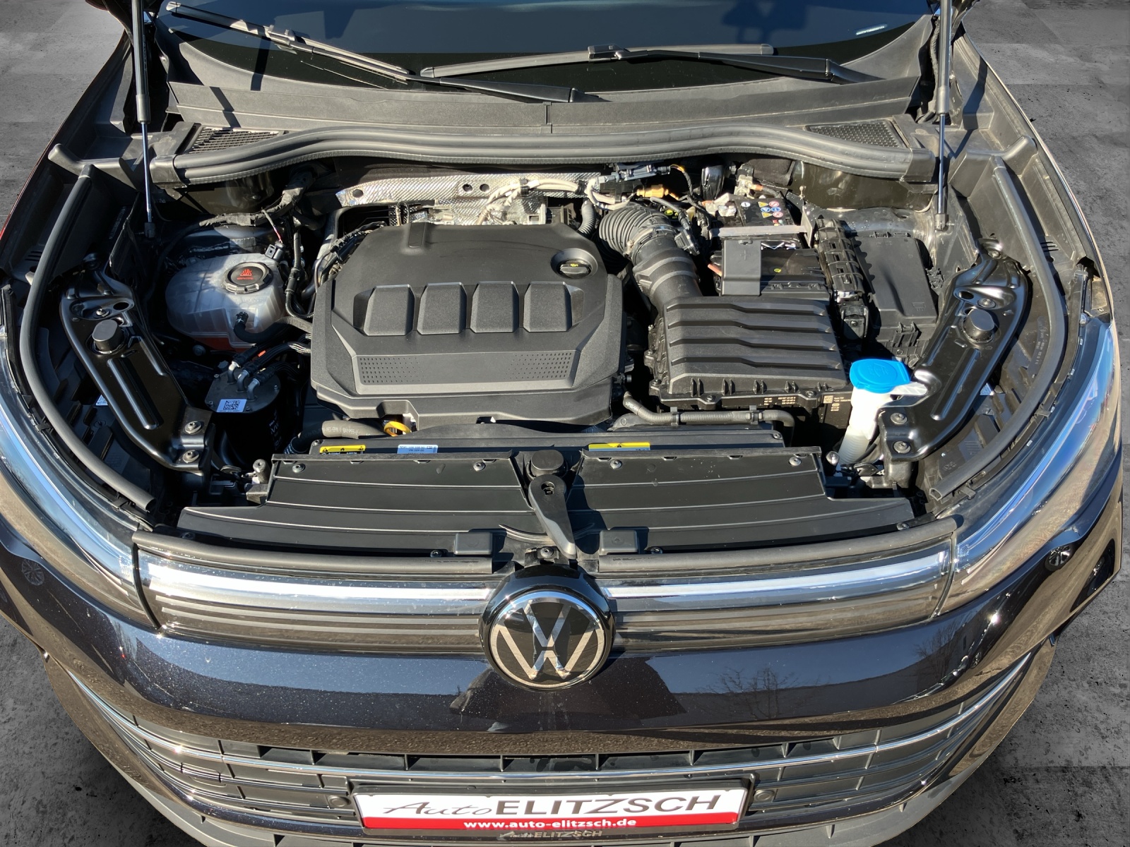 Fahrzeugabbildung Volkswagen Tiguan TDI DSG AHK RFK AppCon HuD ACC Lane-Assist SHZ NAVI LM