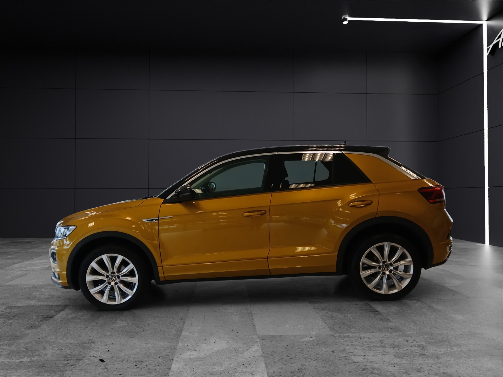 Fahrzeugabbildung Volkswagen T-Roc TSI Style DSG R-Line LED AHK Navi AID ACC RFK SH 18