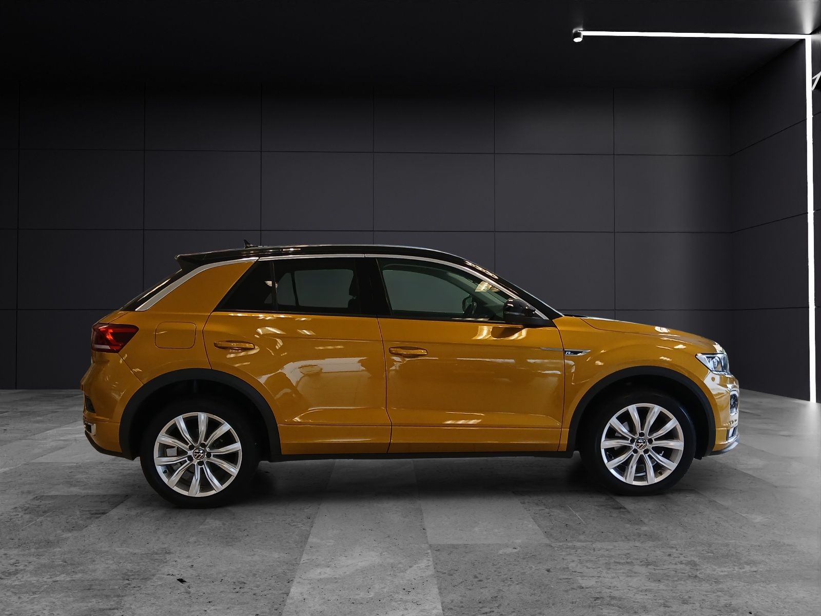 Fahrzeugabbildung Volkswagen T-Roc TSI Style DSG R-Line LED AHK Navi AID ACC RFK SH 18