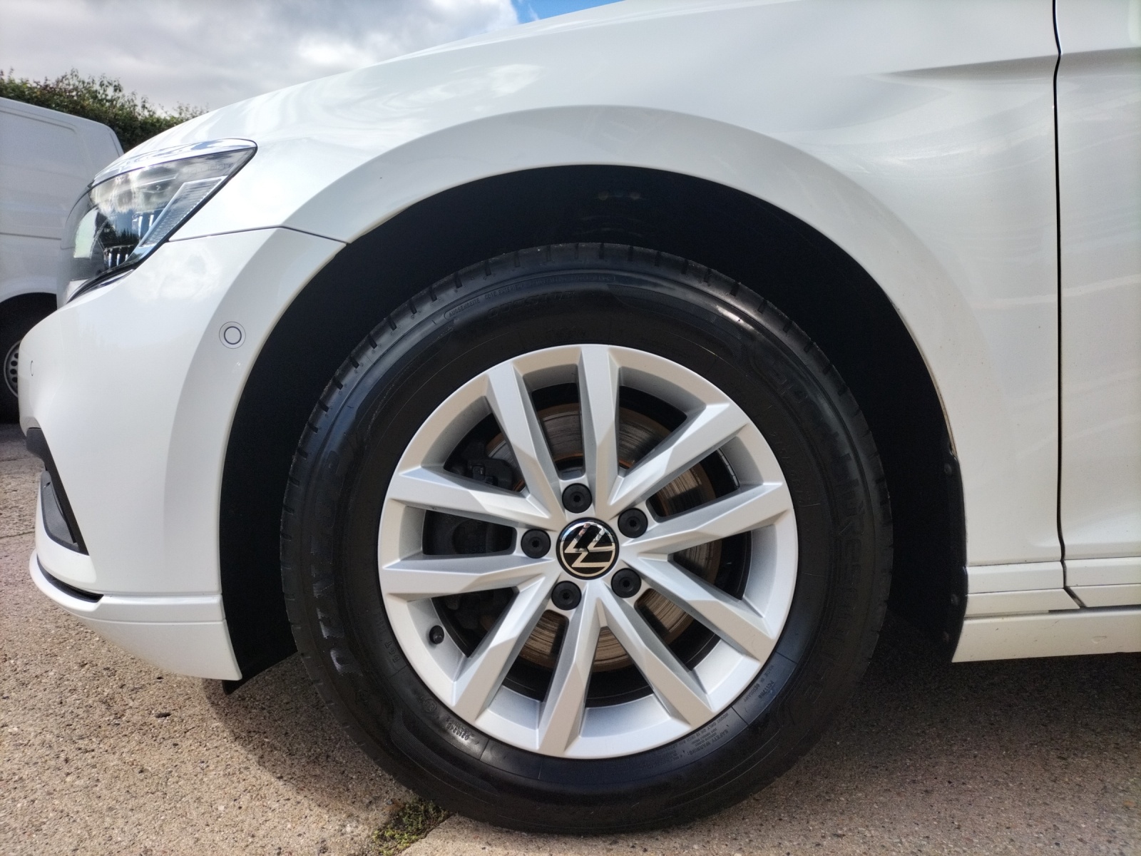 Fahrzeugabbildung Volkswagen Passat Variant TDI Business DSG Matrix AHK Navi AID ACC RFK SH