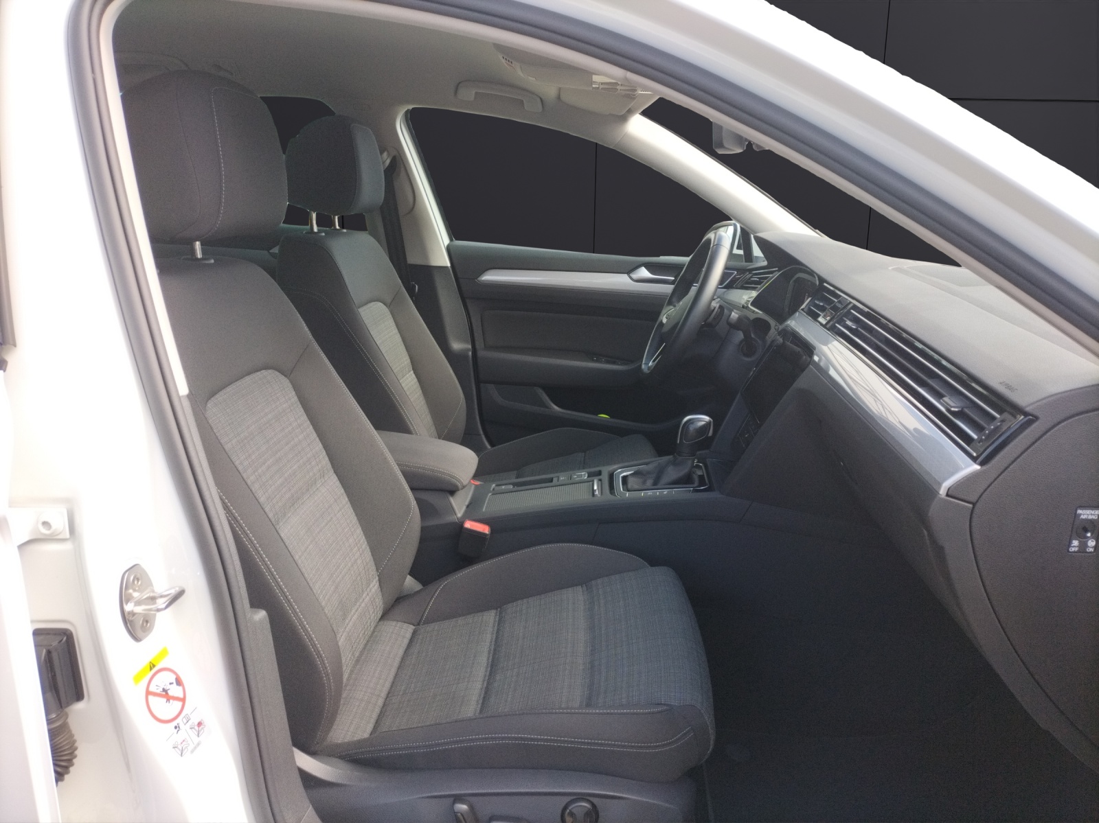 Fahrzeugabbildung Volkswagen Passat Variant TDI Business DSG Matrix AHK Navi AID ACC RFK SH