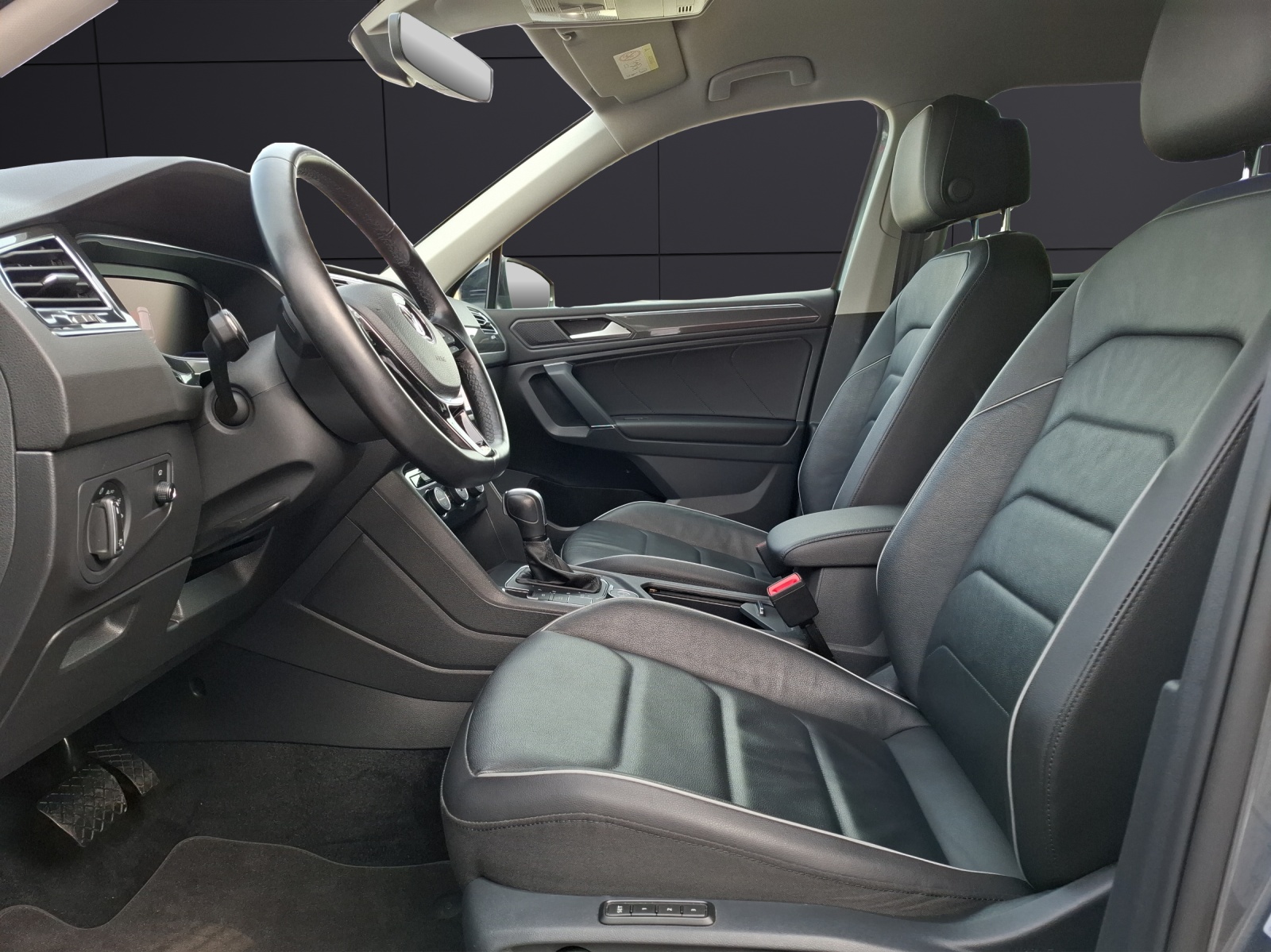 Fahrzeugabbildung Volkswagen Tiguan Allspace TDI Highline 4M DSG R-Line LED AHK Navi AID HUD Leder ACC SH 20