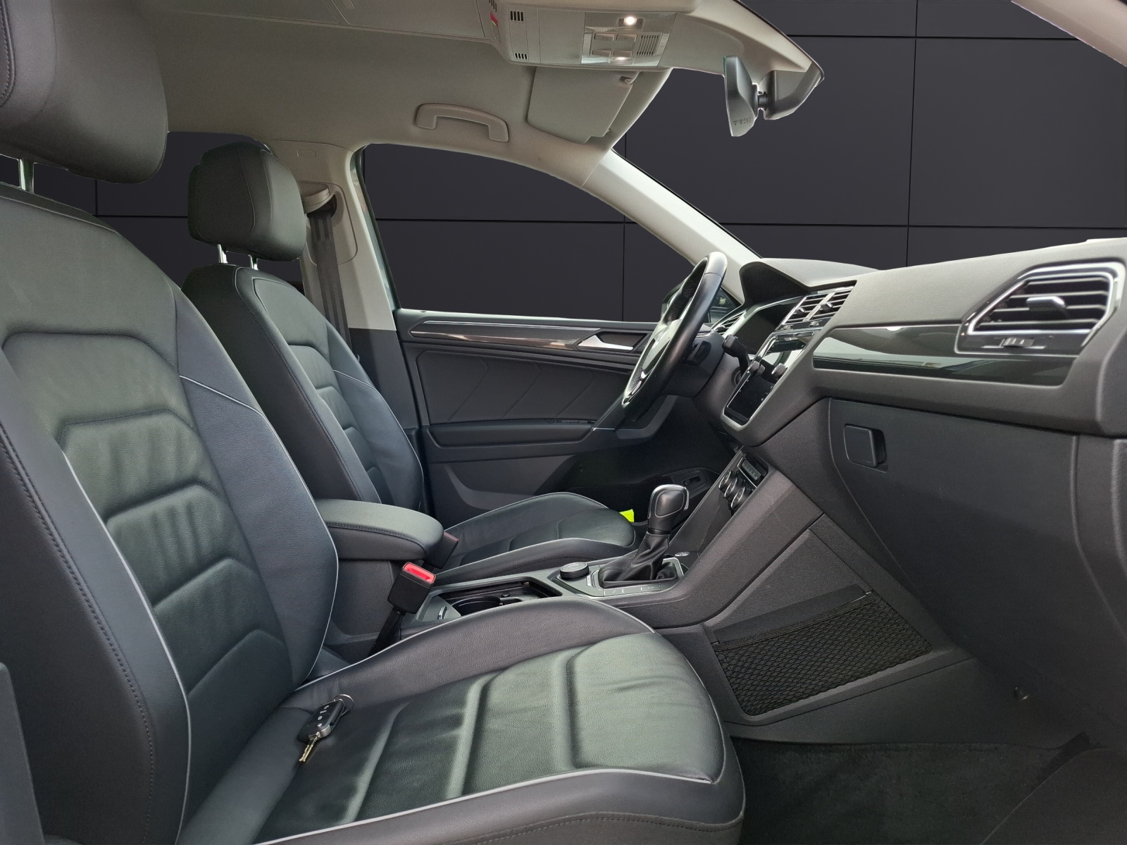 Fahrzeugabbildung Volkswagen Tiguan Allspace TDI Highline 4M DSG R-Line LED AHK Navi AID HUD Leder ACC SH 20