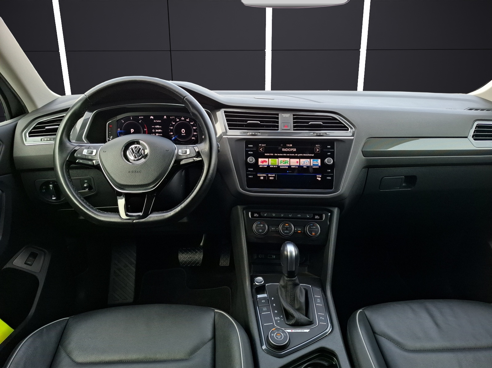 Fahrzeugabbildung Volkswagen Tiguan Allspace TDI Highline 4M DSG R-Line LED AHK Navi AID HUD Leder ACC SH 20