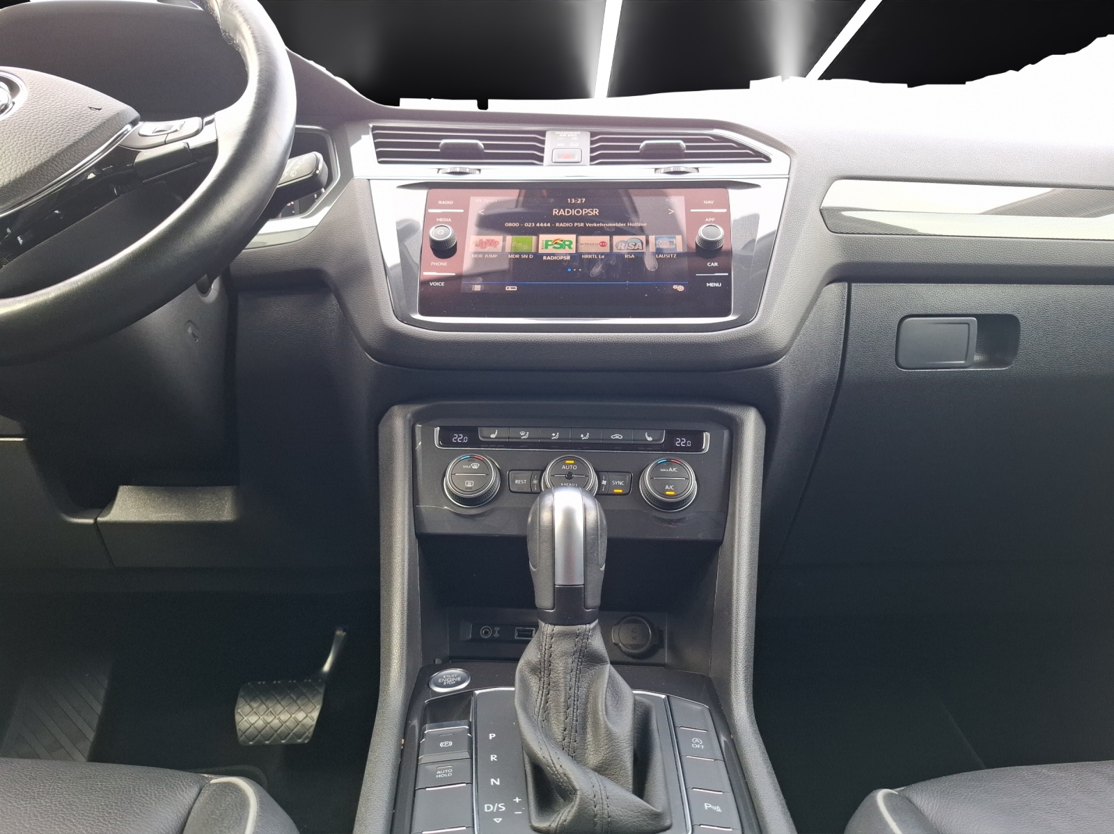 Fahrzeugabbildung Volkswagen Tiguan Allspace TDI Highline 4M DSG R-Line LED AHK Navi AID HUD Leder ACC SH 20