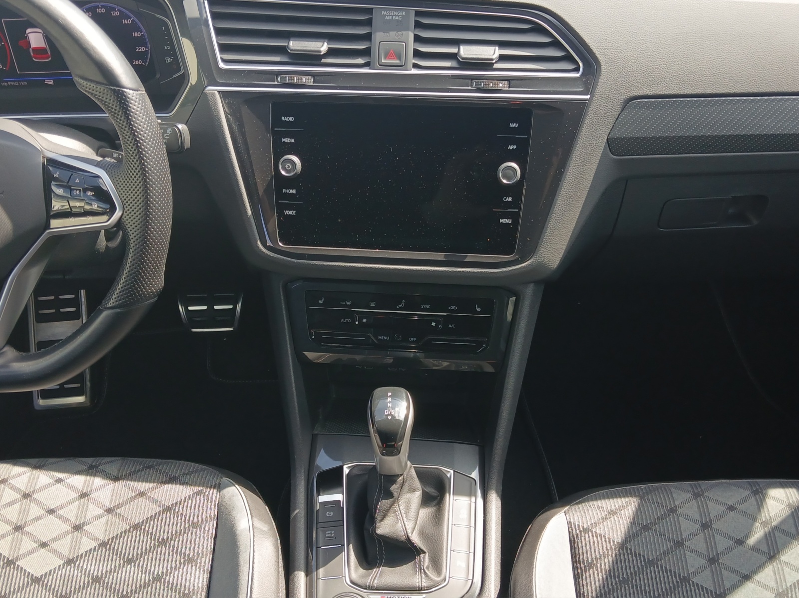 Fahrzeugabbildung Volkswagen Tiguan TDI R-Line DSG 4M Matrix AHK Navi AID ACC SH 20