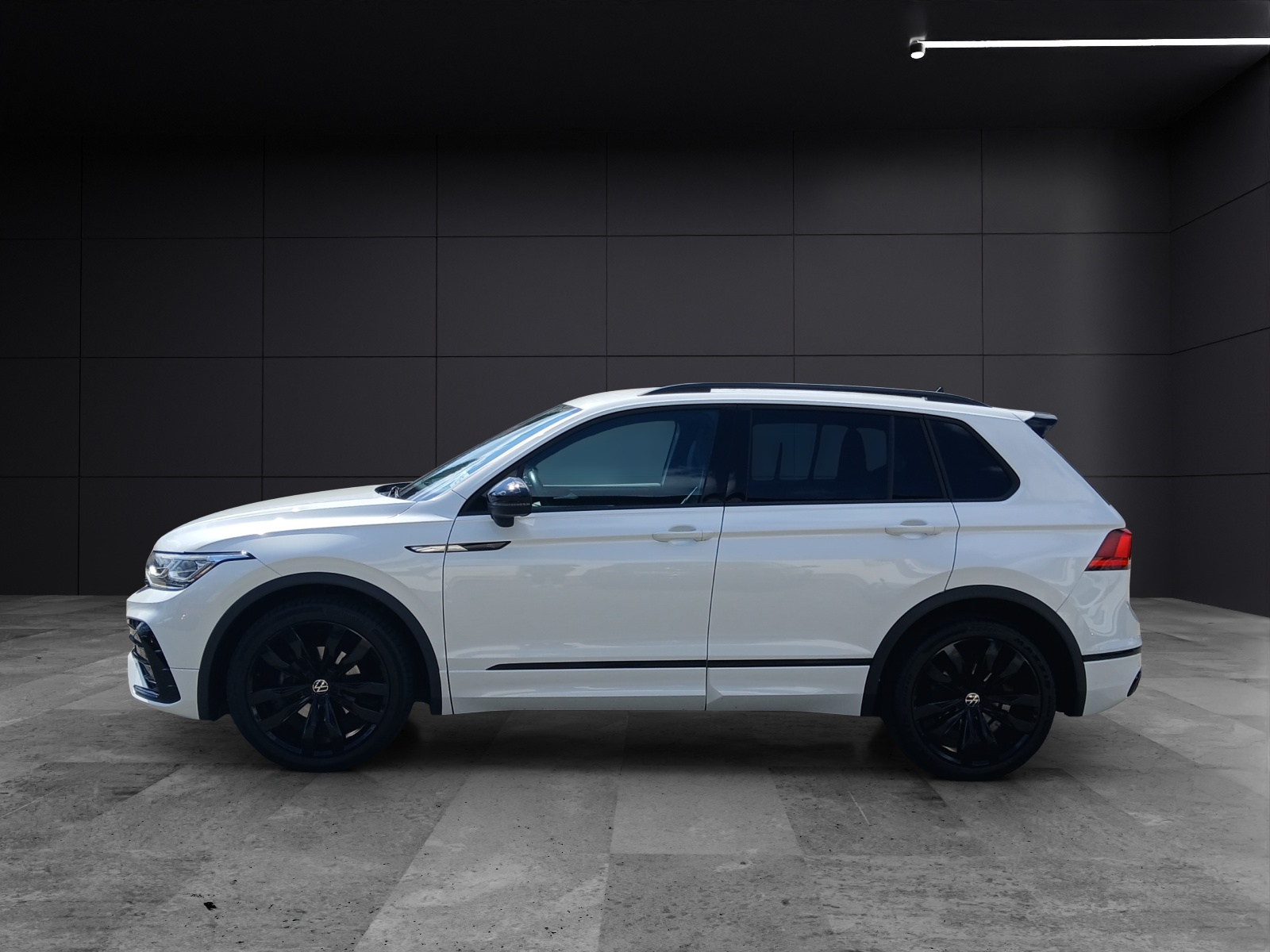 Fahrzeugabbildung Volkswagen Tiguan TDI R-Line DSG 4M Matrix AHK Navi AID ACC SH 20