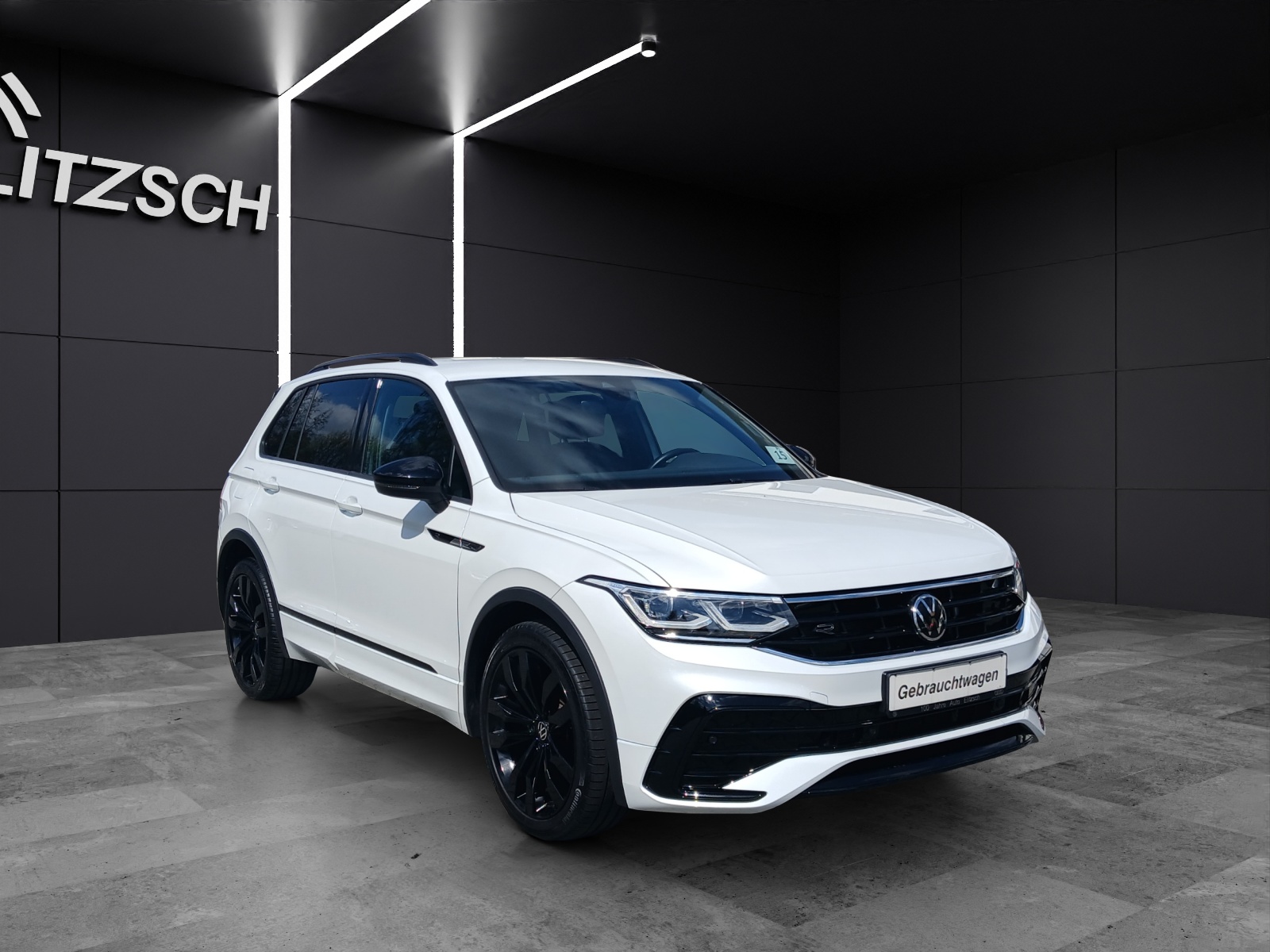 Fahrzeugabbildung Volkswagen Tiguan TDI R-Line DSG 4M Matrix AHK Navi AID ACC SH 20