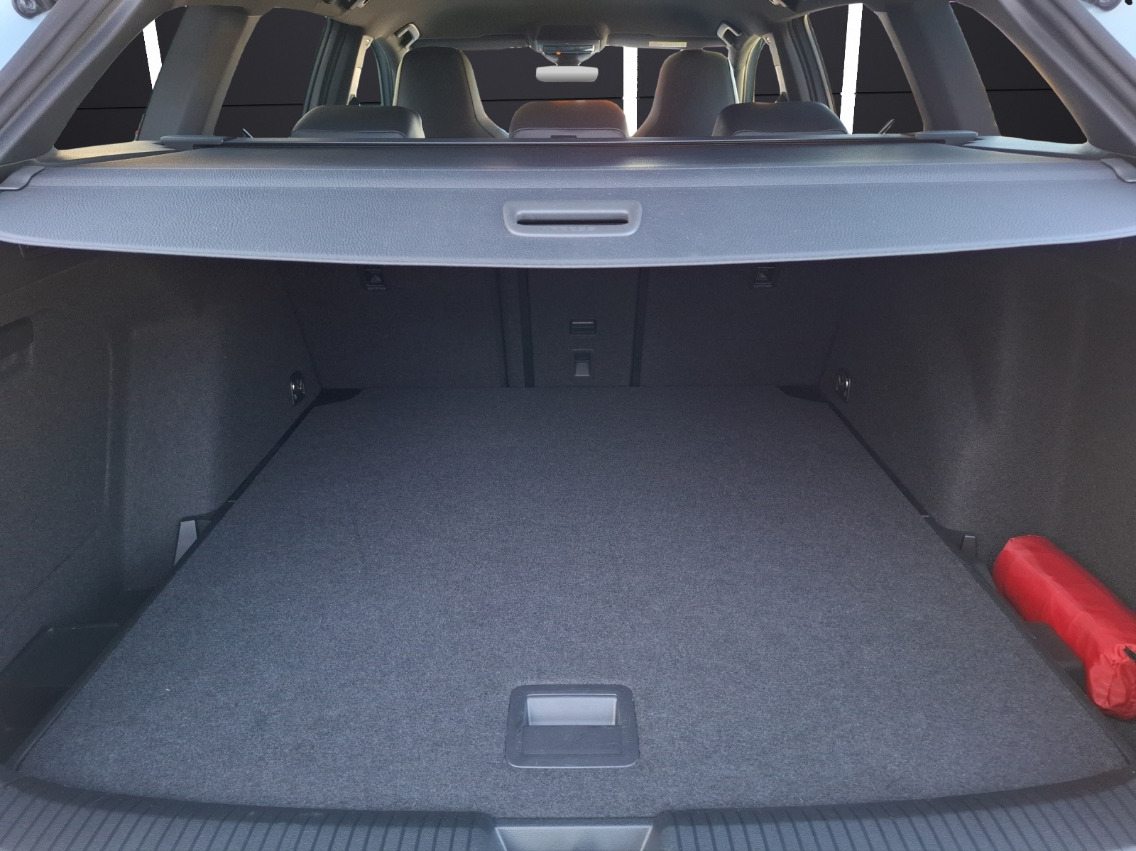 Fahrzeugabbildung Volkswagen Golf VIII Variant eTSI R-Line DSG LEDplus Navi AID HUD ACC RFK SH