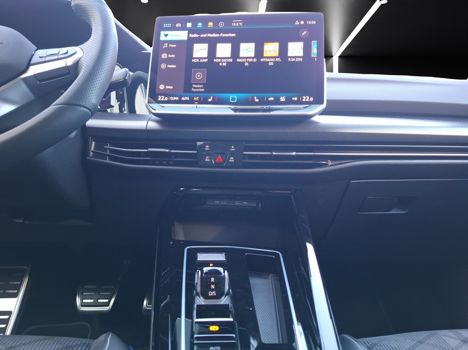 Fahrzeugabbildung Volkswagen Golf VIII Variant eTSI R-Line DSG LEDplus Navi AID HUD ACC RFK SH