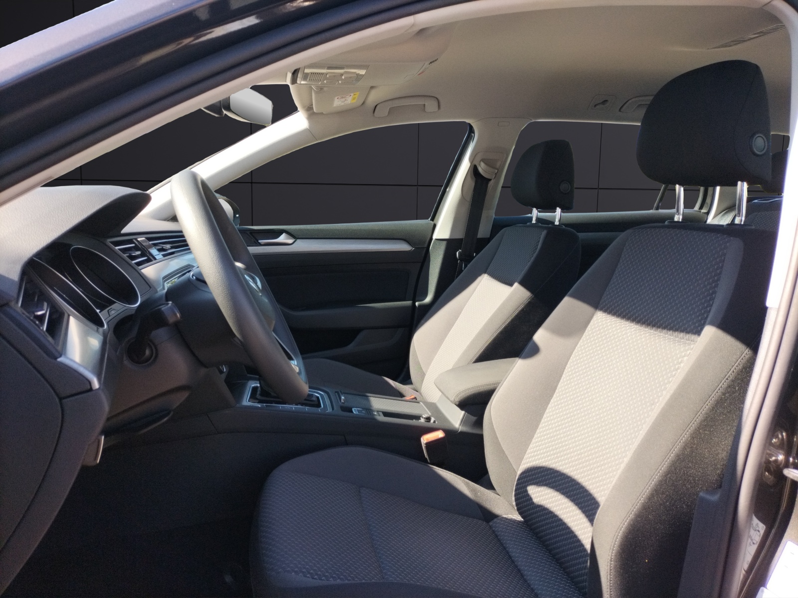 Fahrzeugabbildung Volkswagen Passat Variant Basis TDI DSG LED ACC SHZ Navi WeConnect Klima