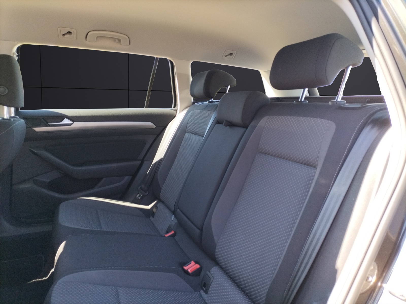 Fahrzeugabbildung Volkswagen Passat Variant Basis TDI DSG LED ACC SHZ Navi WeConnect Klima