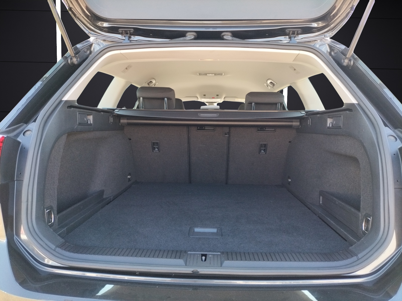 Fahrzeugabbildung Volkswagen Passat Variant Basis TDI DSG LED ACC SHZ Navi WeConnect Klima