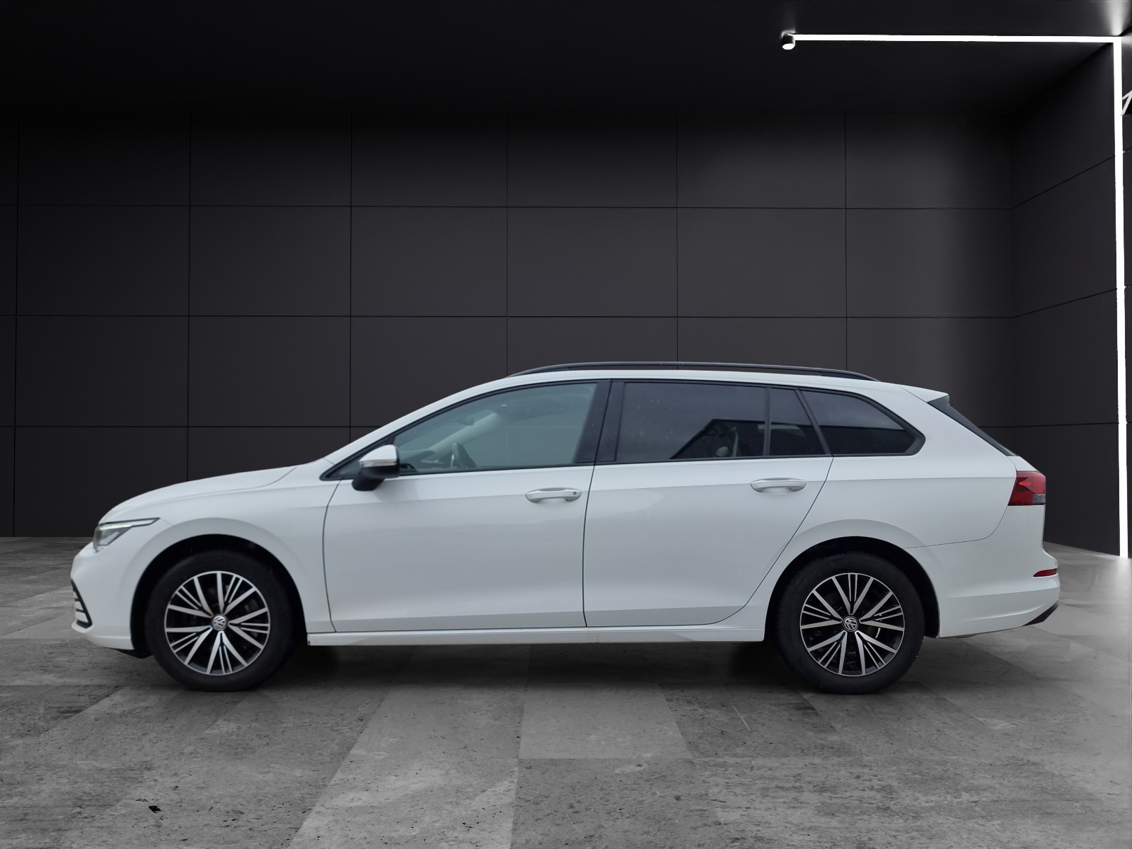 Fahrzeugabbildung Volkswagen Golf VIII Variant Business TDI DSG LED ACC SHZ PDC Ambiente Navi Klima