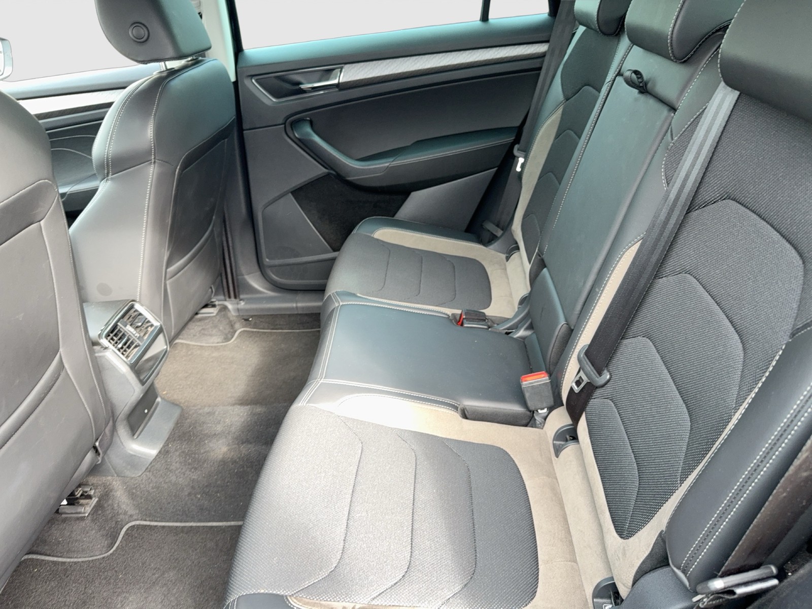 Fahrzeugabbildung SKODA Kodiaq Style 4x4 TDI DSG Matrix Navi GRA AHK VC SH