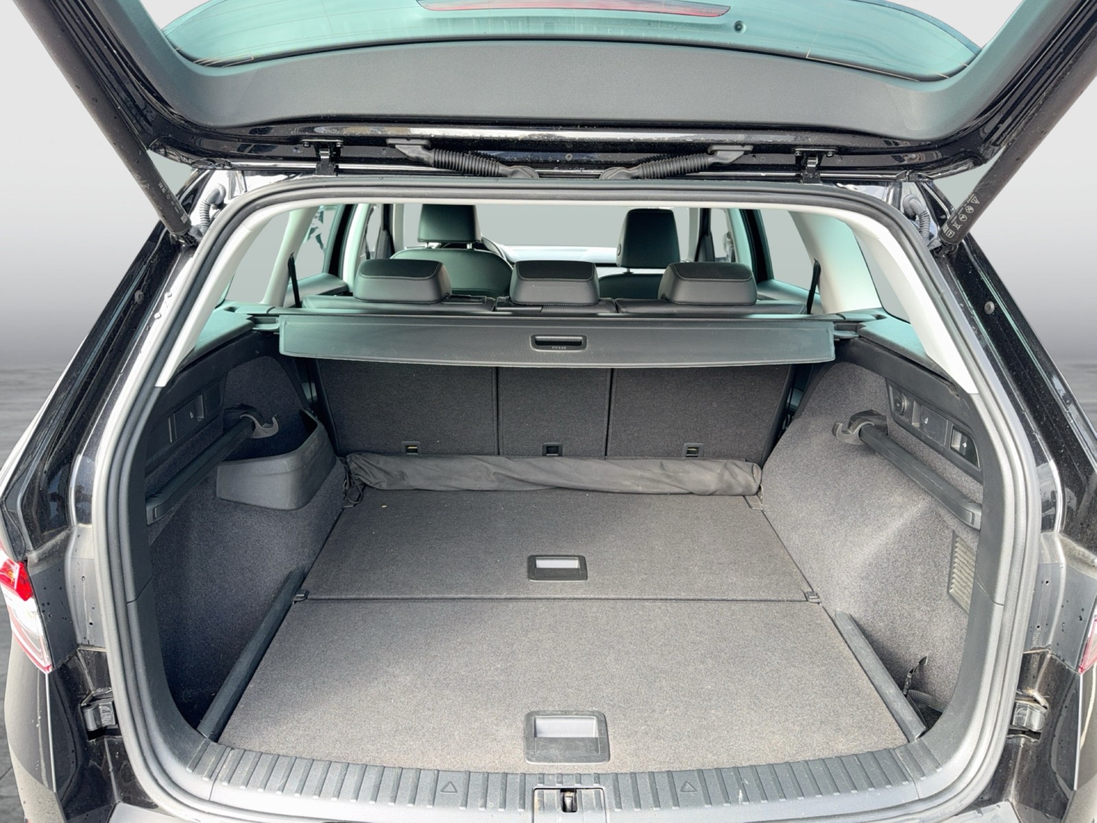 Fahrzeugabbildung SKODA Kodiaq Style 4x4 TDI DSG Matrix Navi GRA AHK VC SH