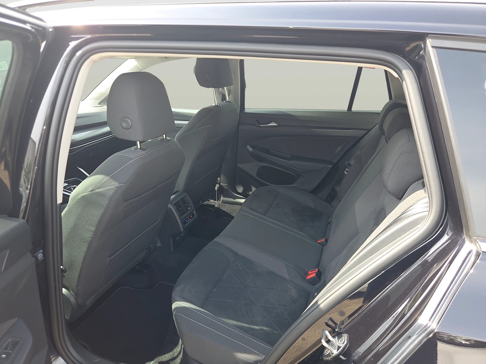Fahrzeugabbildung Volkswagen Golf VIII Variant TDI Style LED+ DSG Navi ACC PDC
