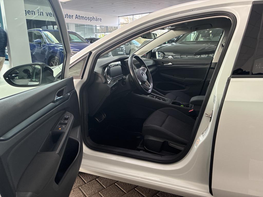 Fahrzeugabbildung Volkswagen Golf VIII eTSI United DSG LED Navi AID ACC RFK SH