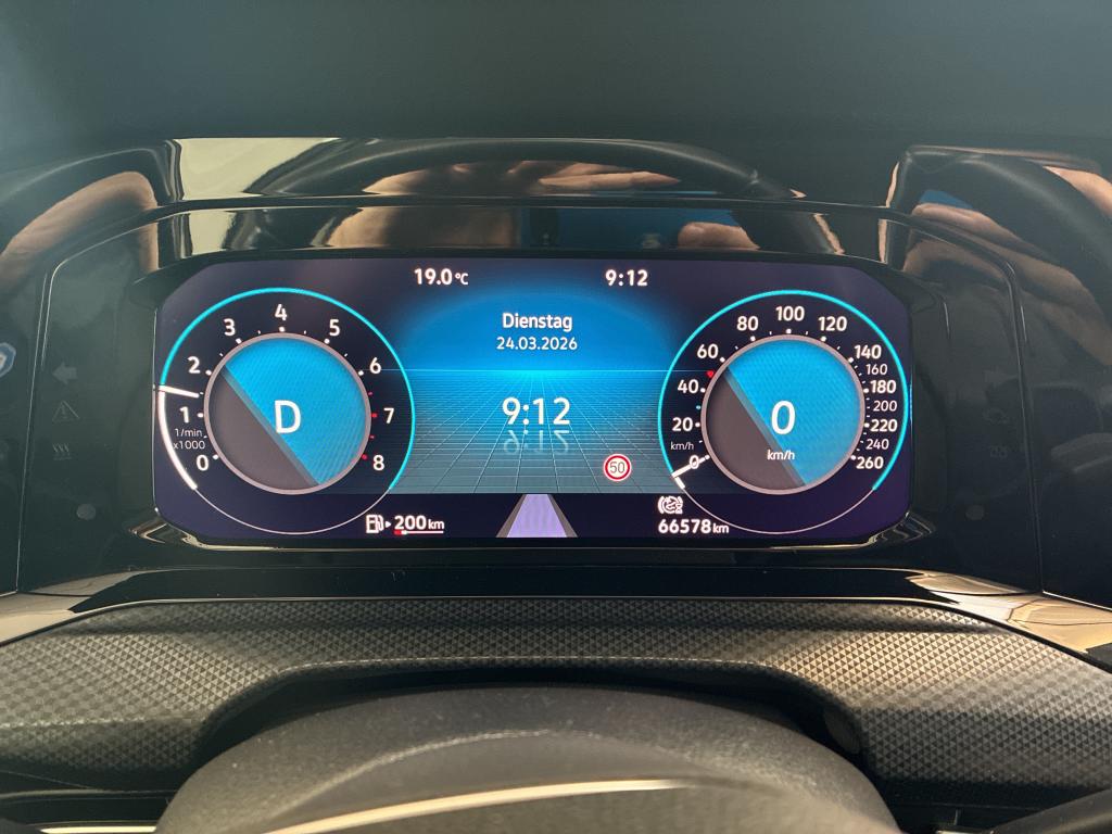 Fahrzeugabbildung Volkswagen Golf VIII eTSI United DSG LED Navi AID ACC RFK SH