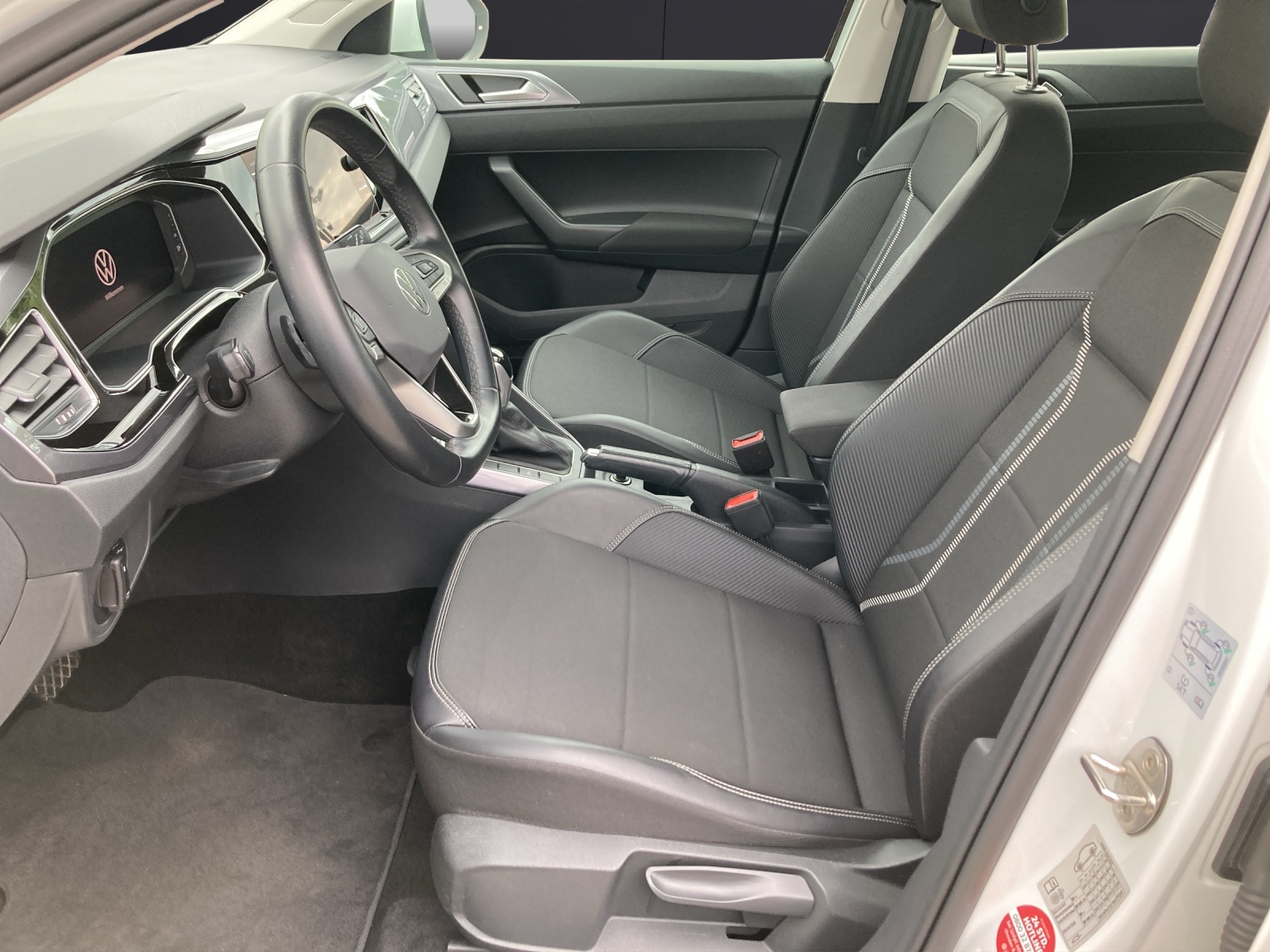Fahrzeugabbildung Volkswagen Taigo TSI Style DSG IQ-Light Navi AHK RFK SHZ