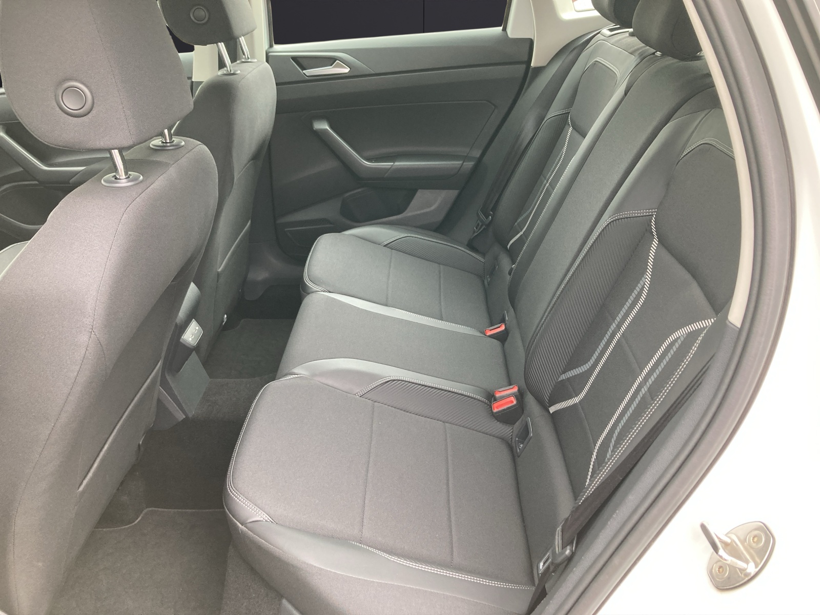 Fahrzeugabbildung Volkswagen Taigo TSI Style DSG IQ-Light Navi AHK RFK SHZ