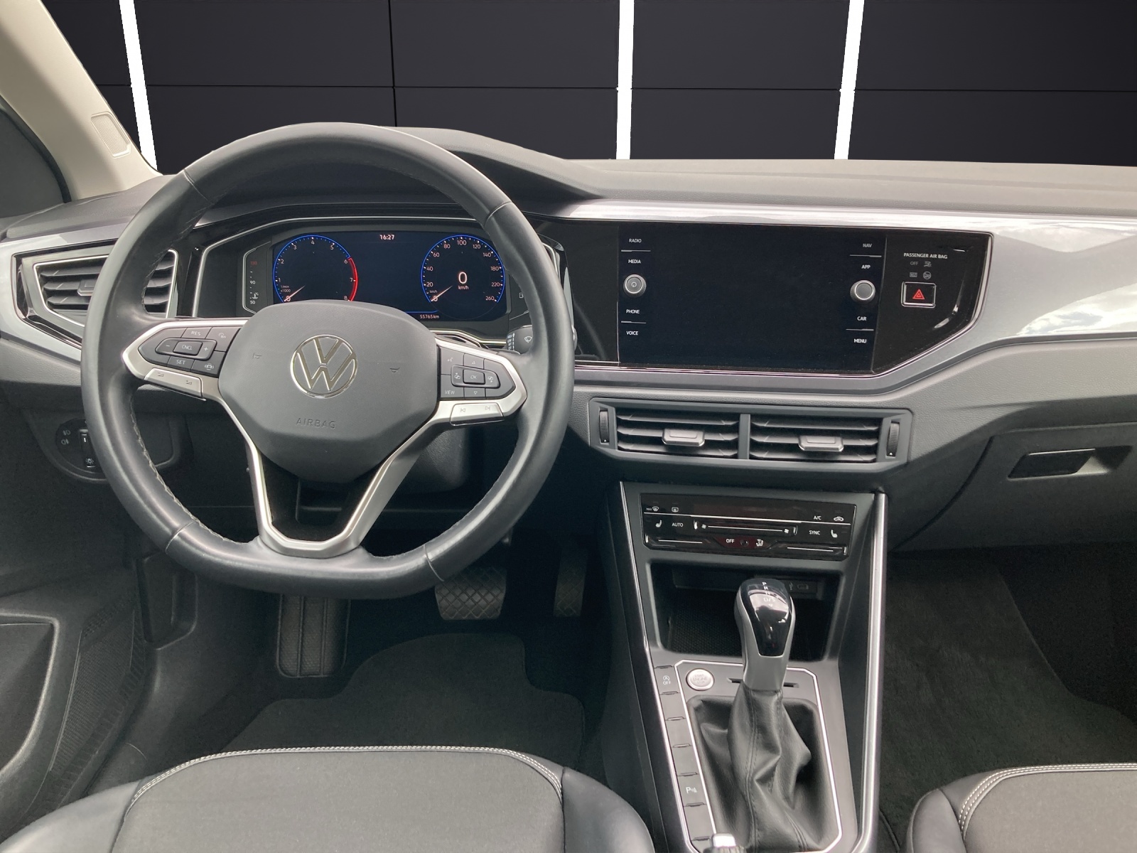 Fahrzeugabbildung Volkswagen Taigo TSI Style DSG IQ-Light Navi AHK RFK SHZ