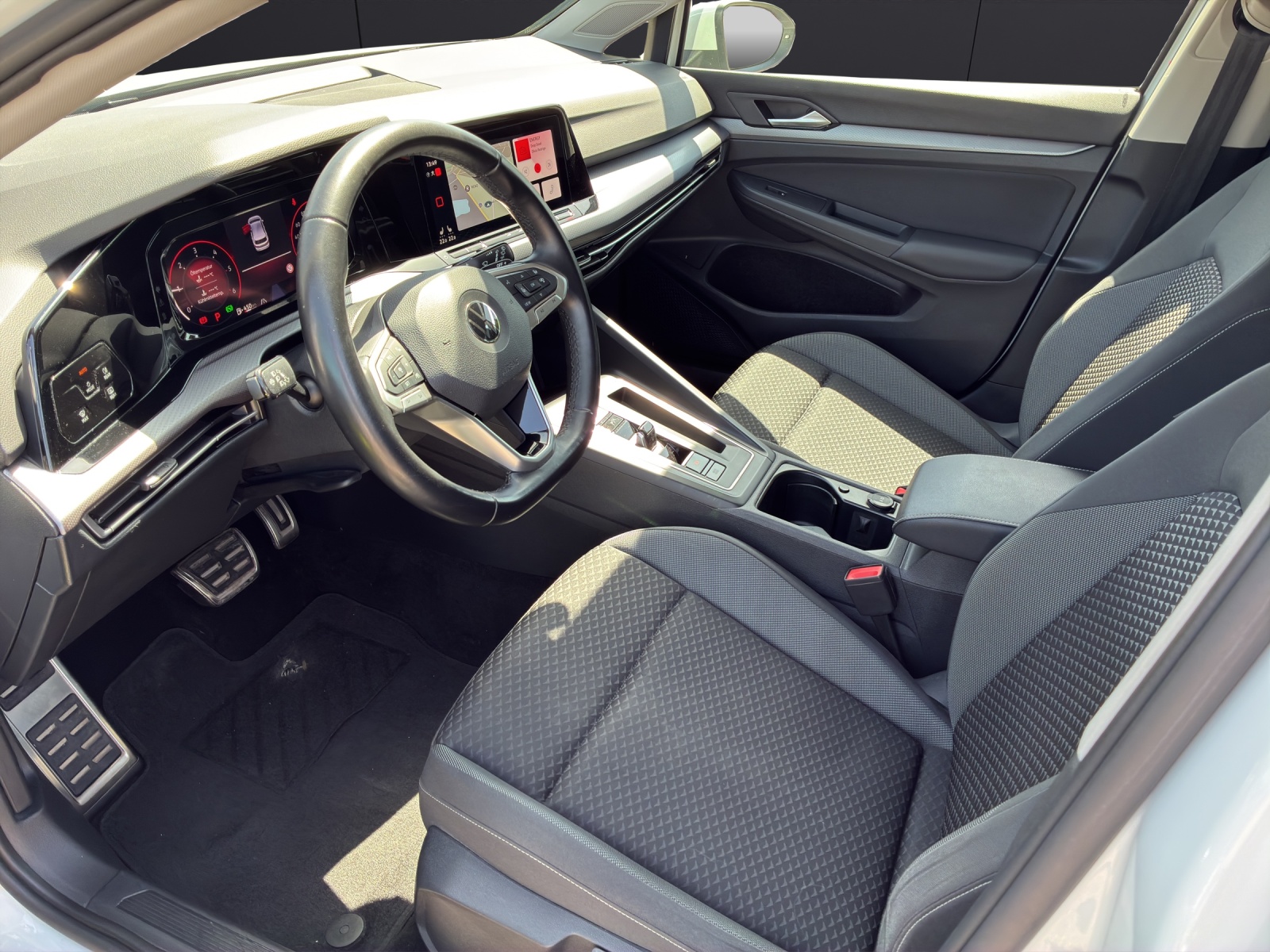 Fahrzeugabbildung Volkswagen Golf VIII TDI Active DSG LED Navi ACC AID SHZ