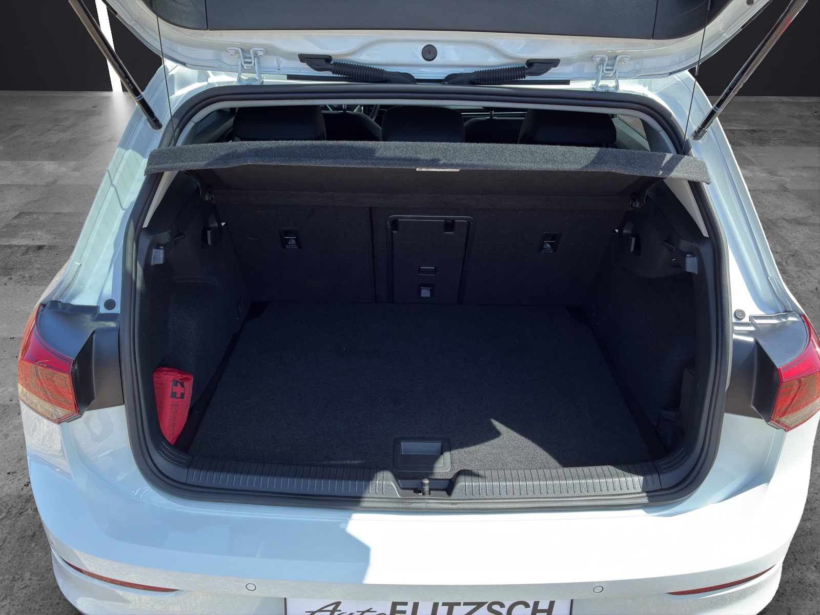 Fahrzeugabbildung Volkswagen Golf VIII TDI Active DSG LED Navi ACC AID SHZ