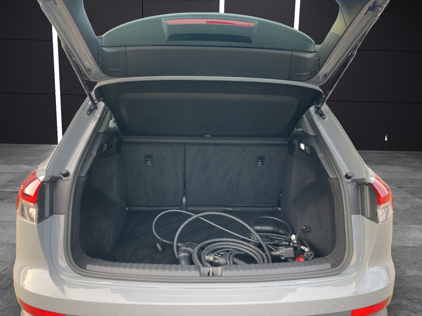 Fahrzeugabbildung Audi Q4 40 e-tron LED WÄPU CLIMA AVC RFK