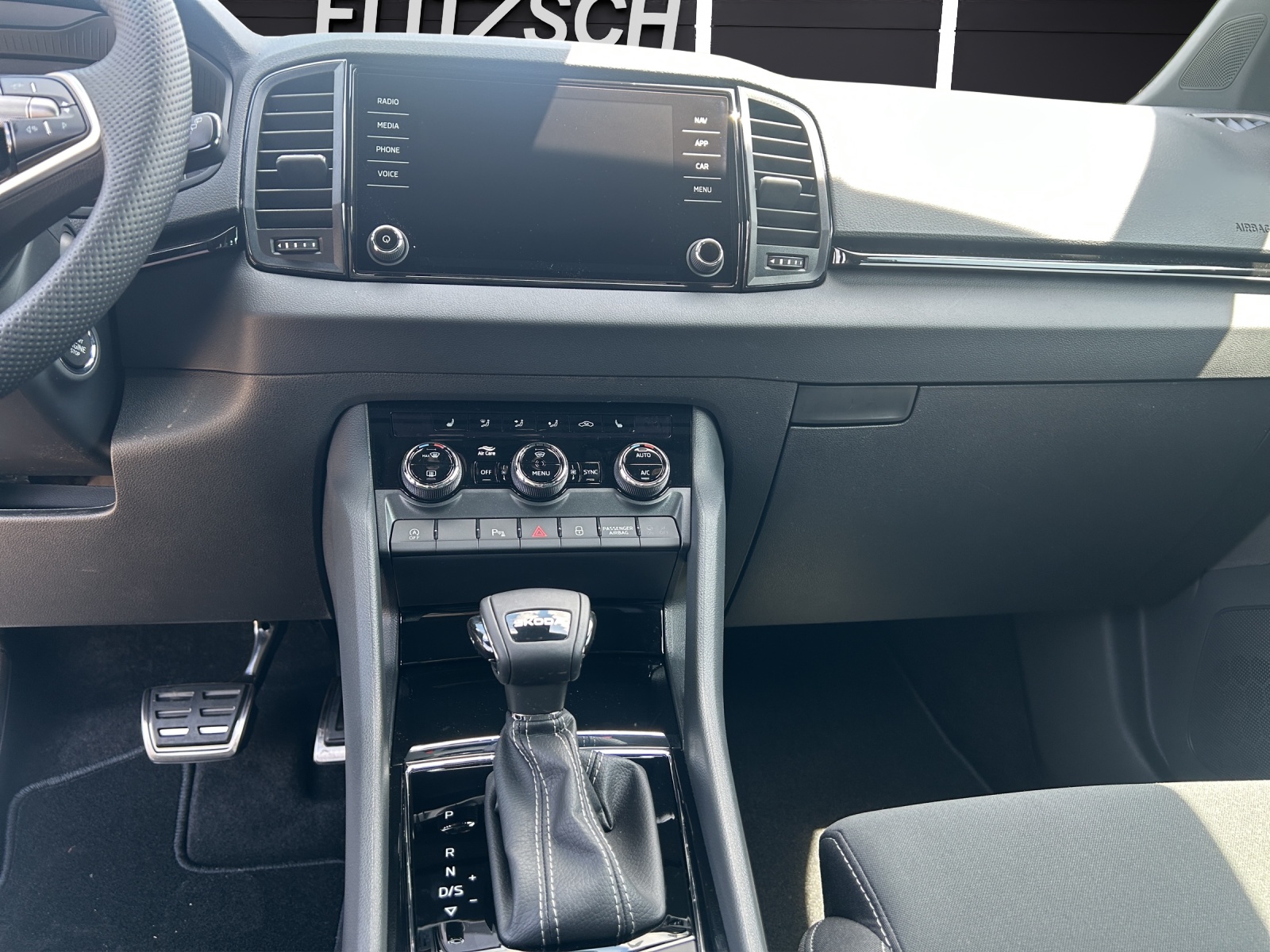 Fahrzeugabbildung SKODA Karoq 2.0 TDI Sportline MATRIX AHK