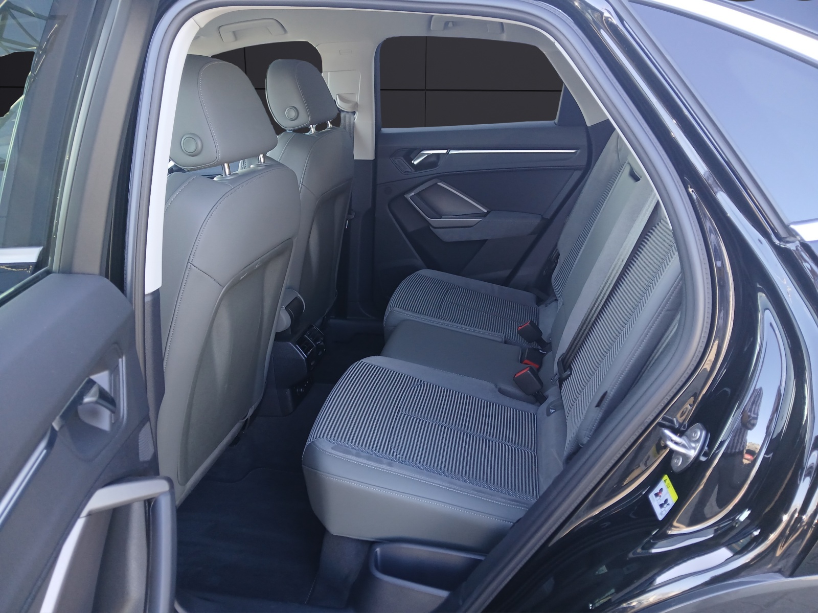 Fahrzeugabbildung Audi Q3 Sportback 45 TFSI quattro S-line S-tronic LED Navi AVC ACC SH