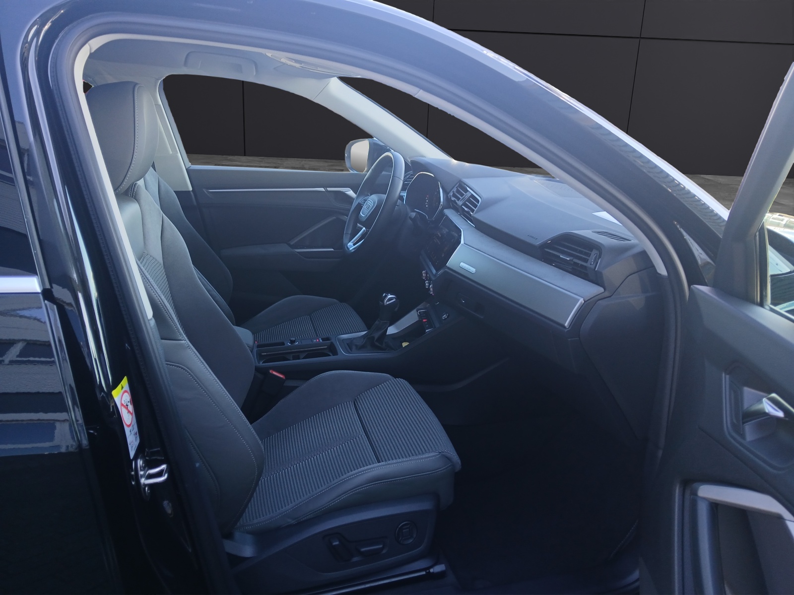 Fahrzeugabbildung Audi Q3 Sportback 45 TFSI quattro S-line S-tronic LED Navi AVC ACC SH