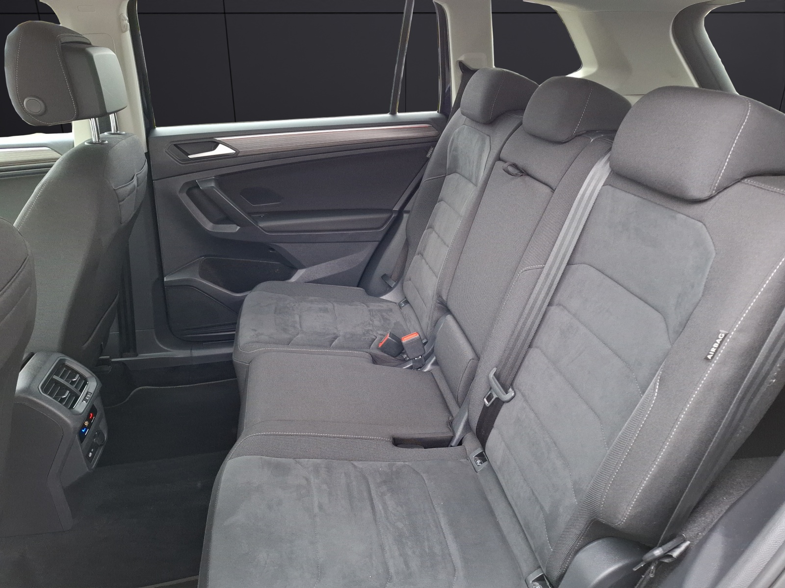 Fahrzeugabbildung Volkswagen Tiguan Allspace TDI Elegance DSG 4M Standhzg. Matrix Navi AID ACC RFK Harman SH 19