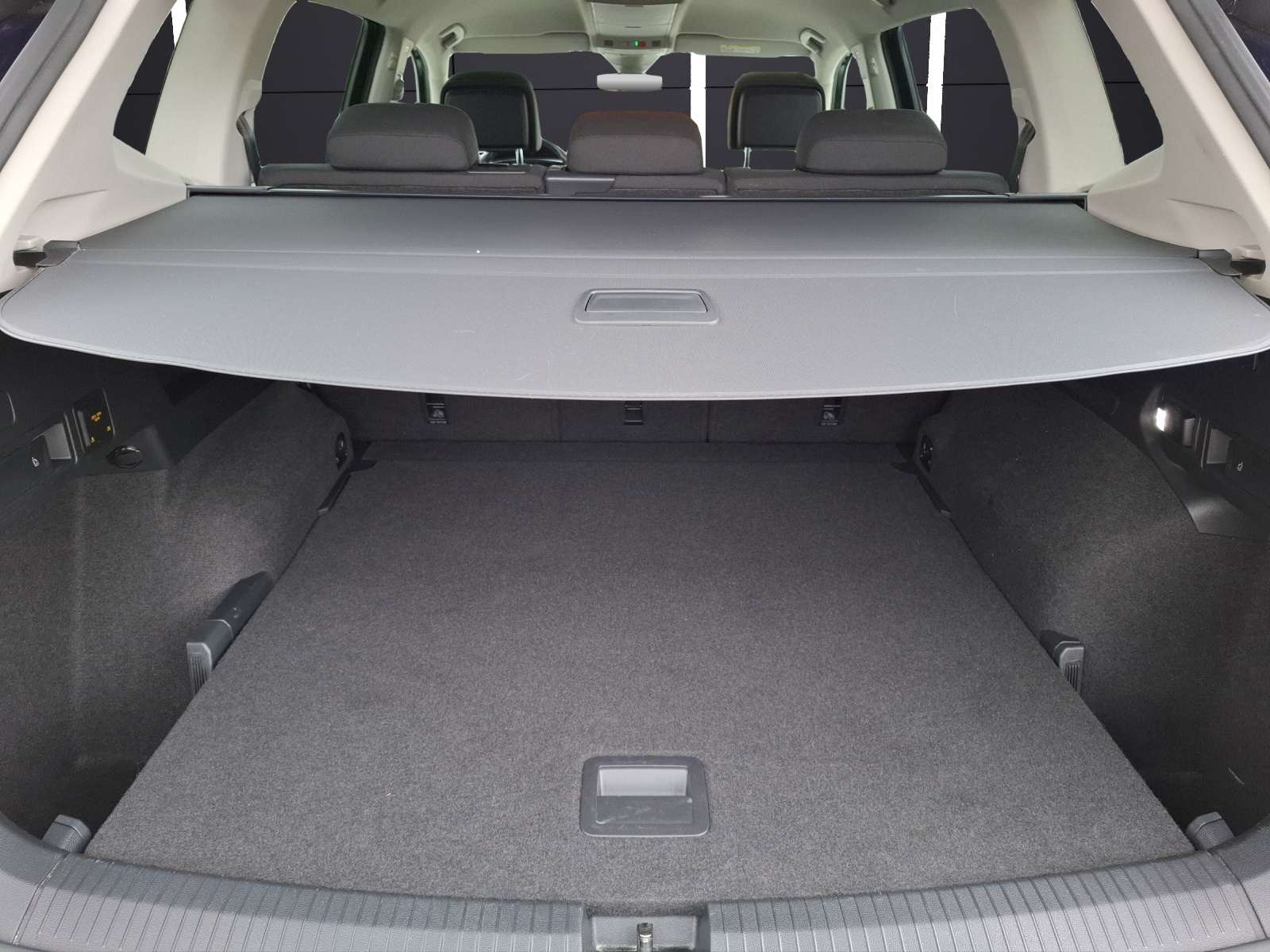 Fahrzeugabbildung Volkswagen Tiguan Allspace TDI Elegance DSG 4M Standhzg. Matrix Navi AID ACC RFK Harman SH 19