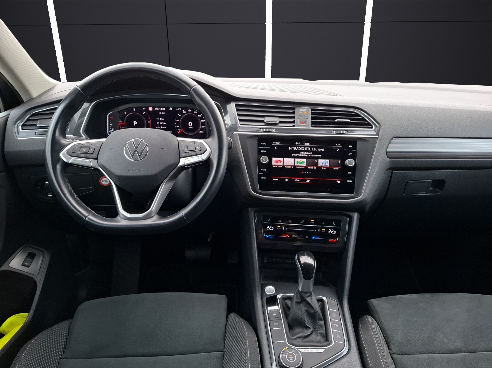 Fahrzeugabbildung Volkswagen Tiguan Allspace TDI Elegance DSG 4M Standhzg. Matrix Navi AID ACC RFK Harman SH 19