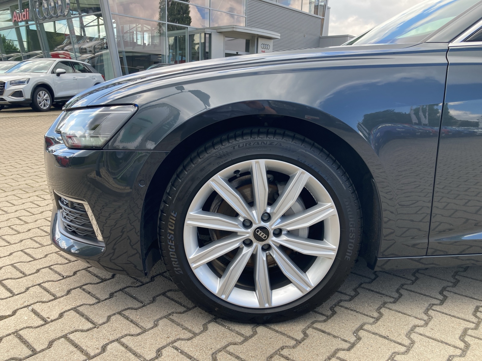 Fahrzeugabbildung Audi A6 Avant 40 TDI design quattro S-tronic LED Navi Pano HUD AVC ACC RFK 19