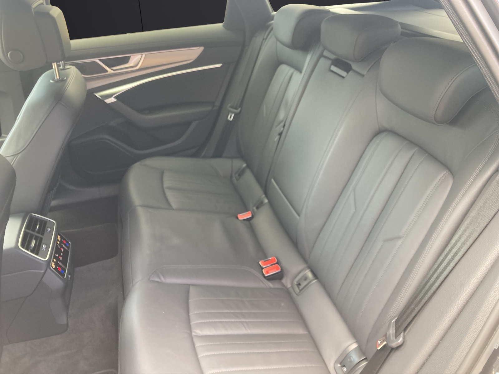 Fahrzeugabbildung Audi A6 Avant 40 TDI design quattro S-tronic LED Navi Pano HUD AVC ACC RFK 19