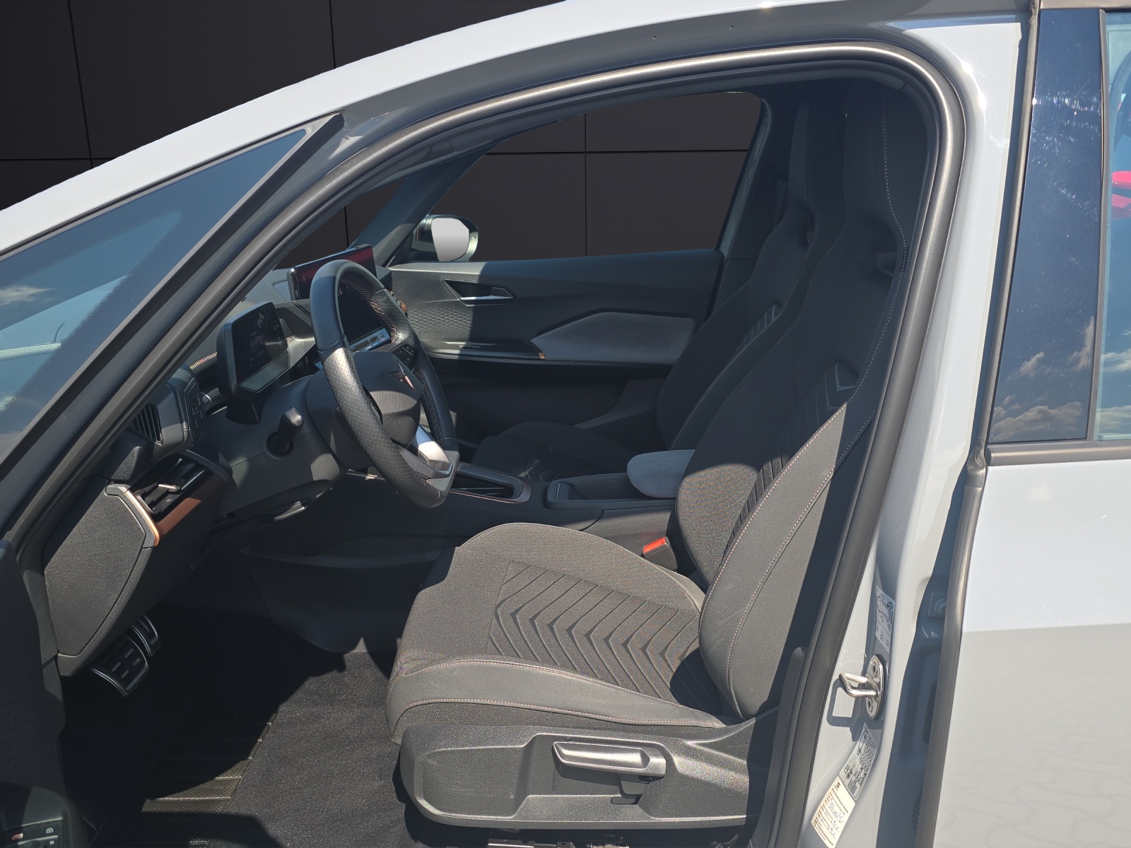 Fahrzeugabbildung CUPRA Born LED Navi ACC 4xSHZ RFK AREA VIEW
