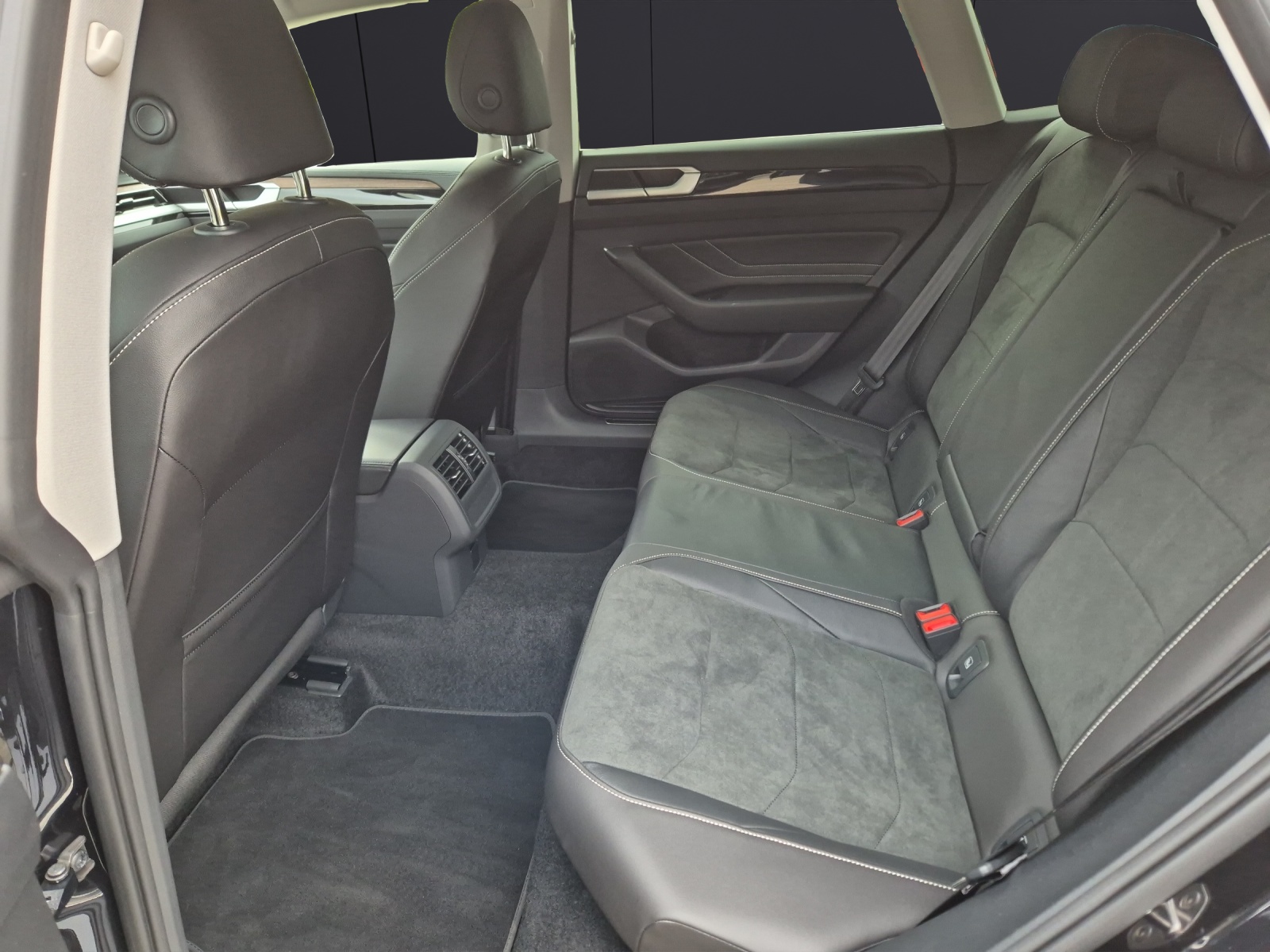 Fahrzeugabbildung Volkswagen Arteon SB TDI Elegance DSG LED AHK Navi AID ACC RFK SH