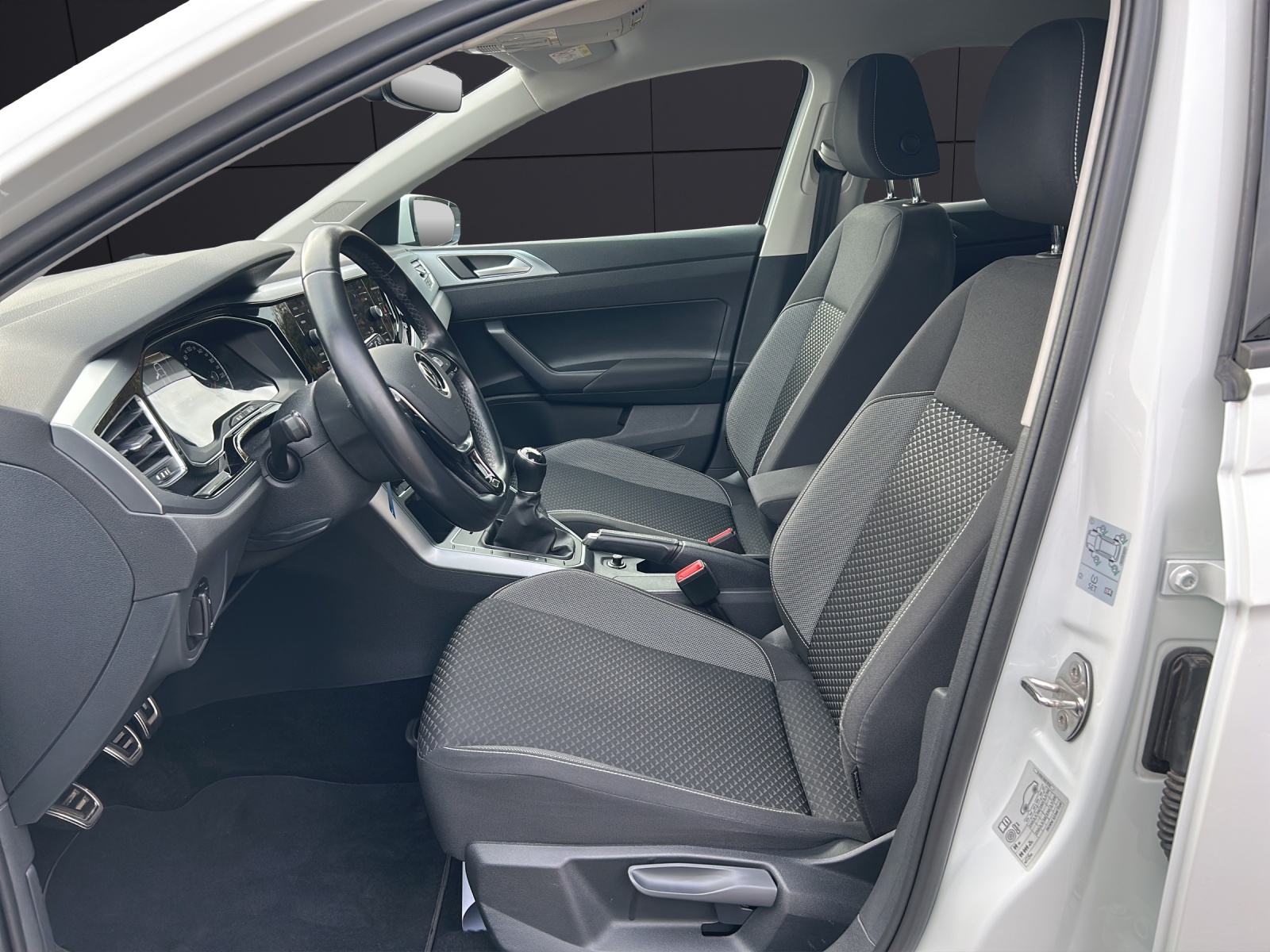 Fahrzeugabbildung Volkswagen Polo TSI Active LED Climatronic ACC PDC SH LM