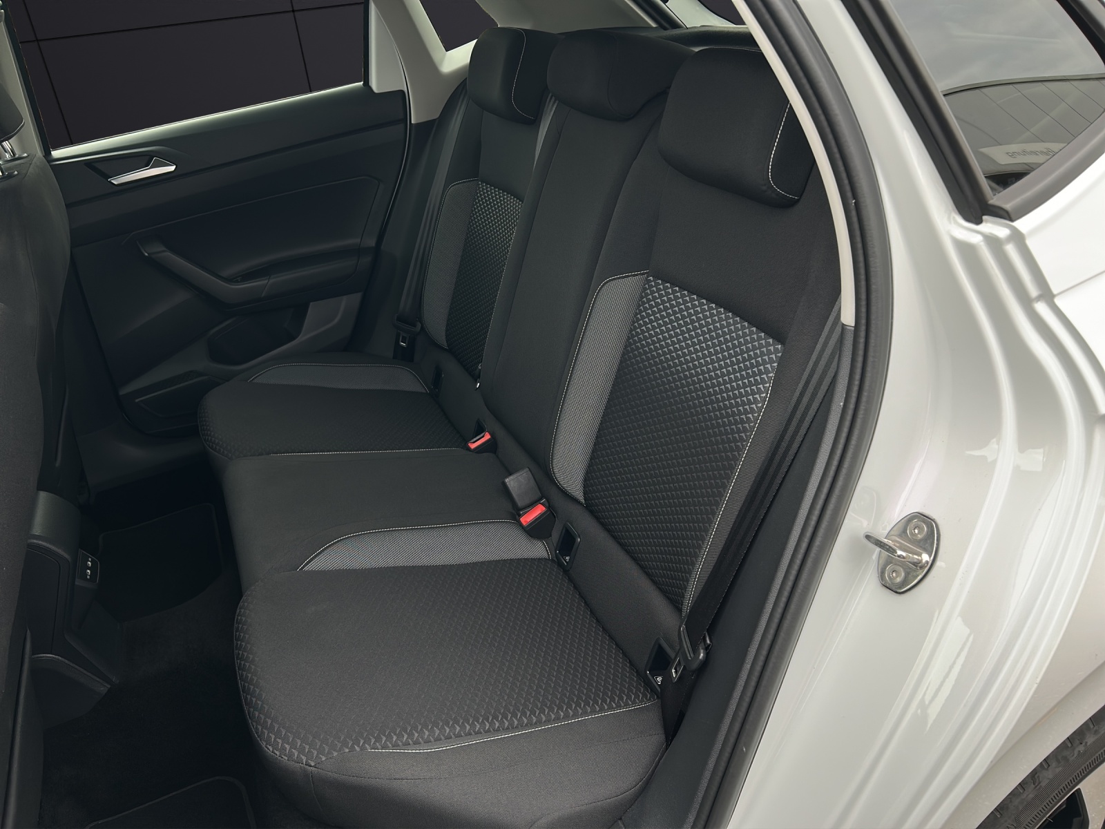 Fahrzeugabbildung Volkswagen Polo TSI Active LED Climatronic ACC PDC SH LM