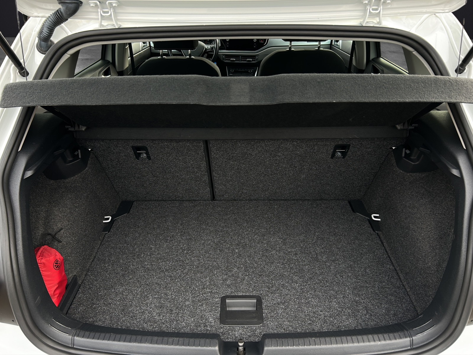 Fahrzeugabbildung Volkswagen Polo TSI Active LED Climatronic ACC PDC SH LM