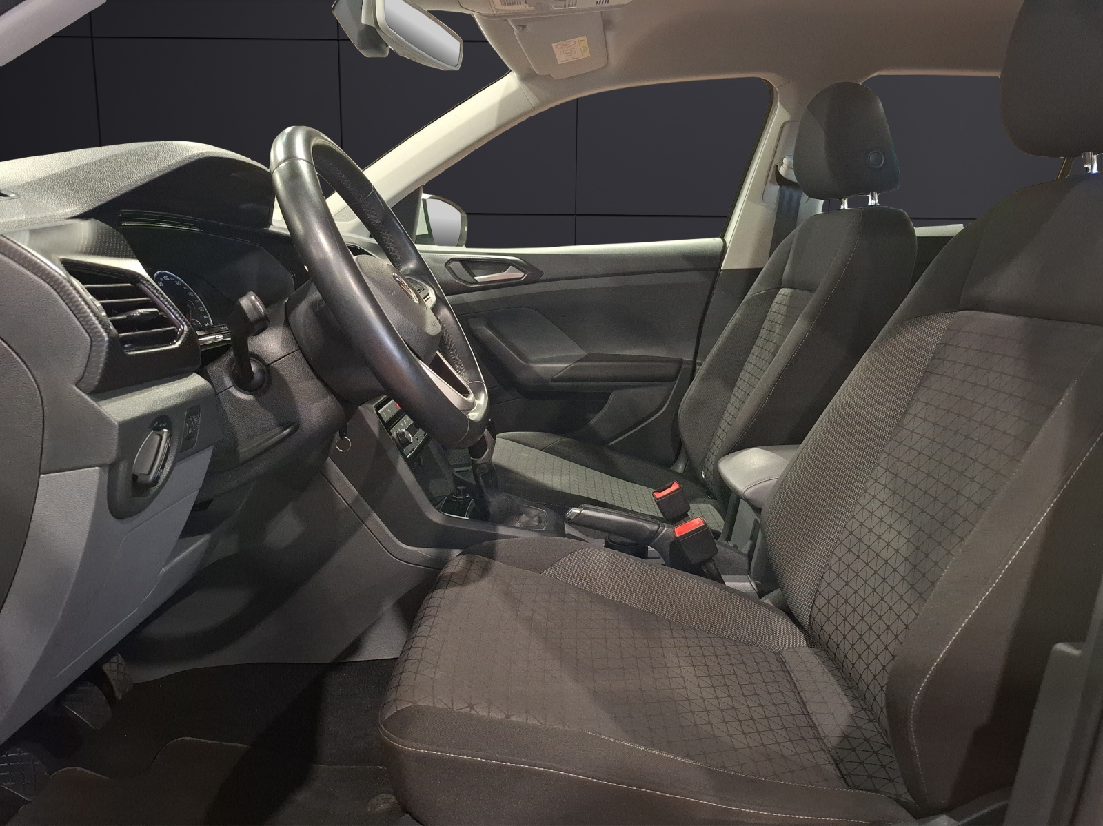 Fahrzeugabbildung Volkswagen T-Cross TSI Life AHK Navi ACC PDC SH 17