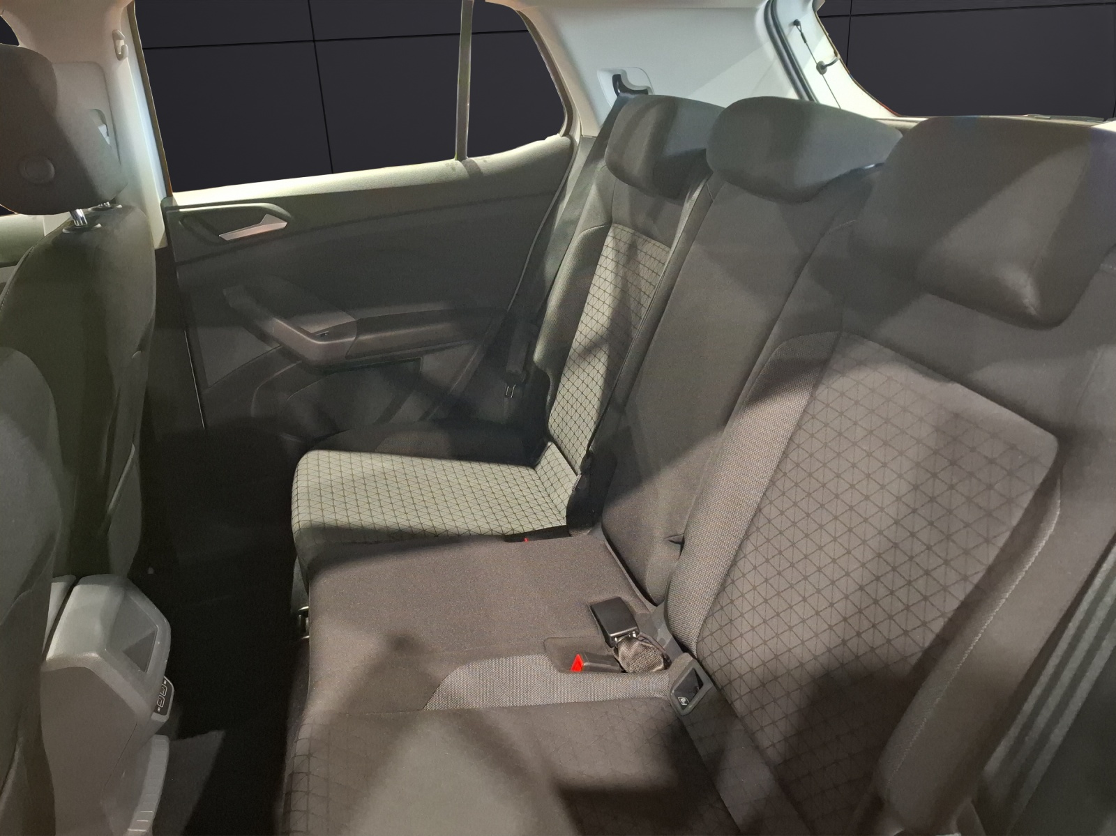 Fahrzeugabbildung Volkswagen T-Cross TSI Life AHK Navi ACC PDC SH 17