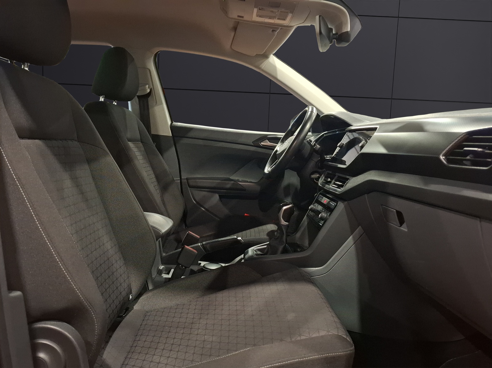 Fahrzeugabbildung Volkswagen T-Cross TSI Life AHK Navi ACC PDC SH 17