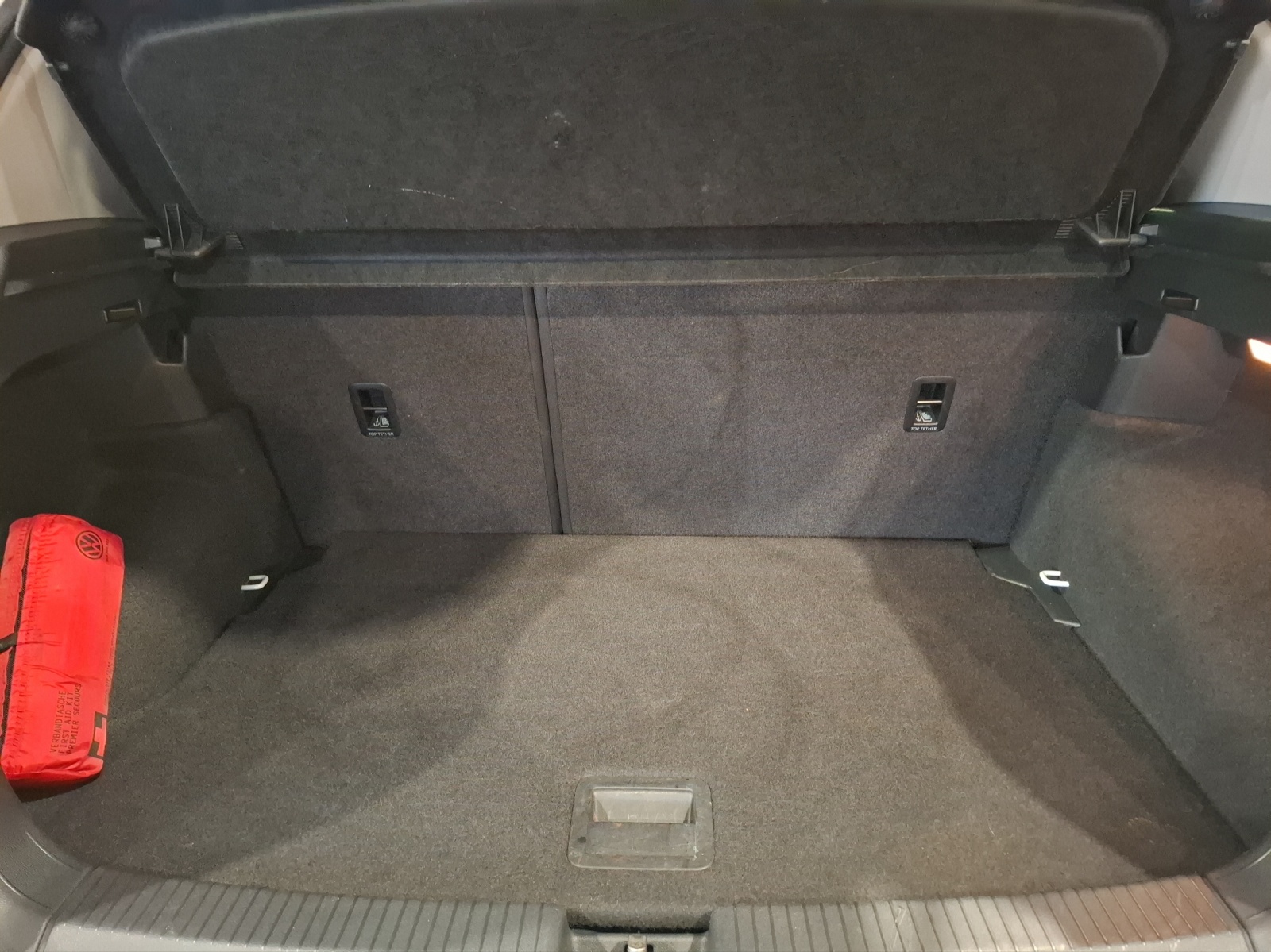 Fahrzeugabbildung Volkswagen T-Cross TSI Life AHK Navi ACC PDC SH 17