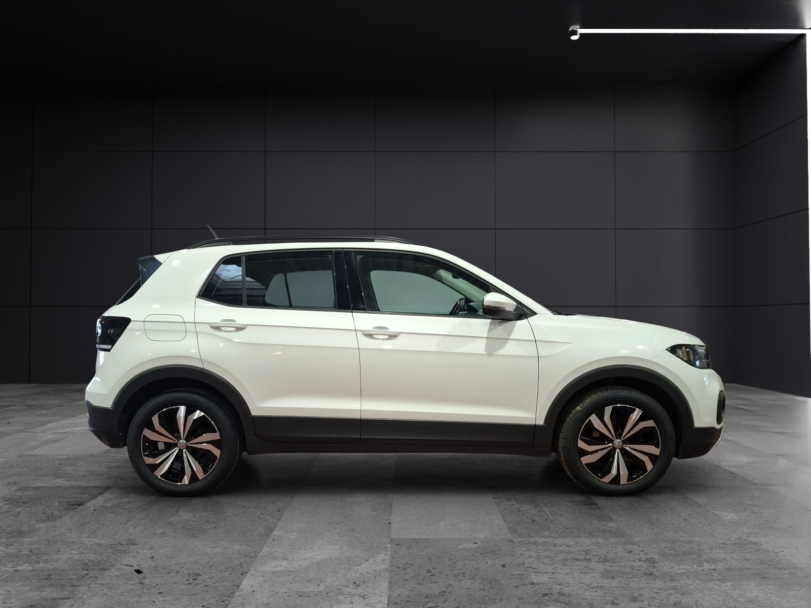 Fahrzeugabbildung Volkswagen T-Cross TSI Life AHK Navi ACC PDC SH 17